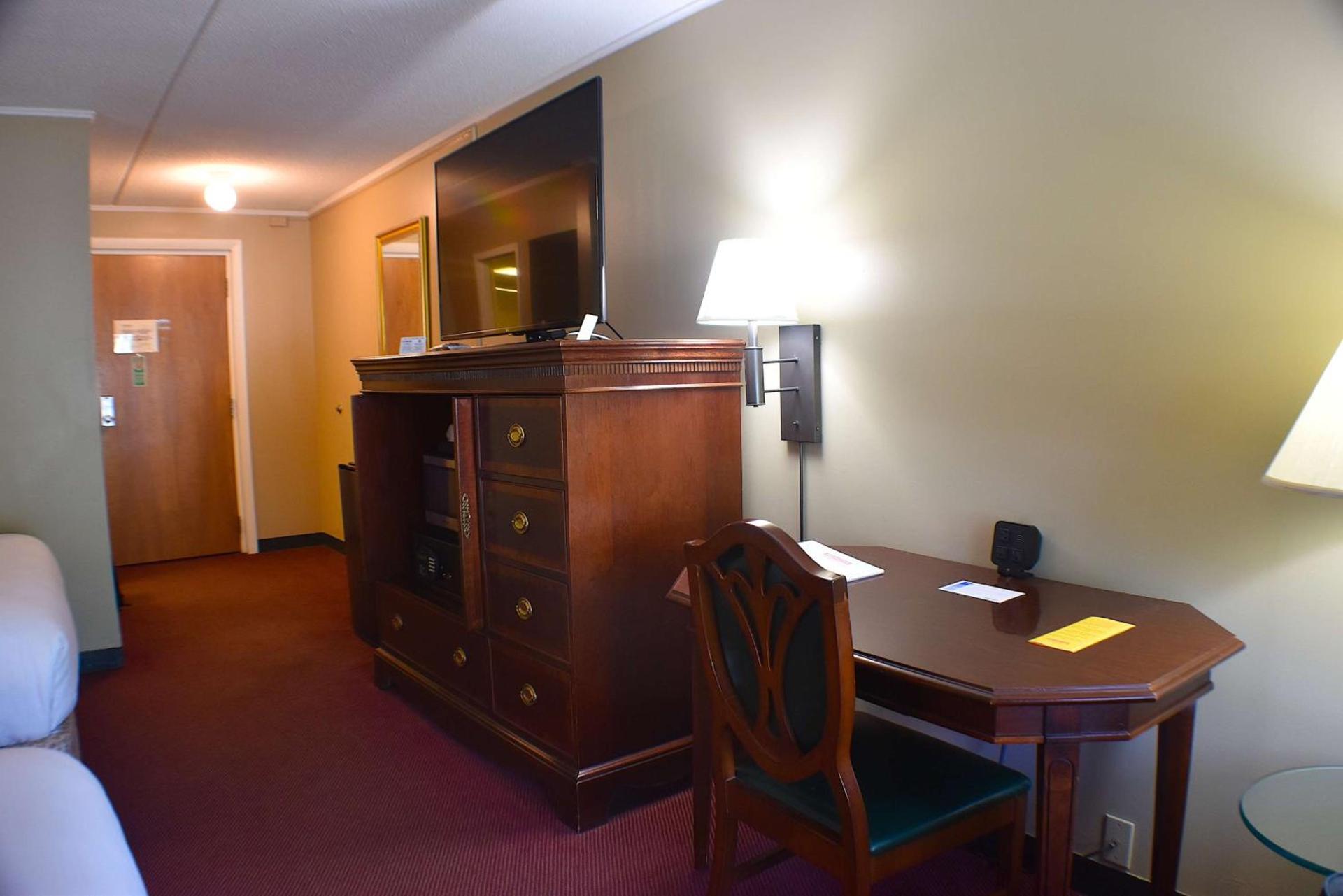 Fireside Inn & Suites Gilford photo 60