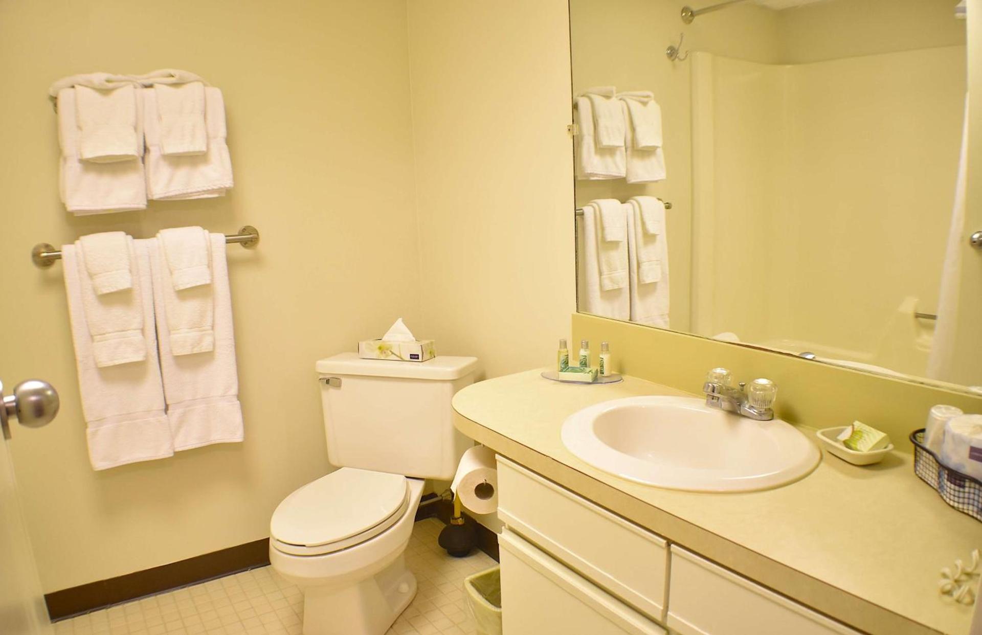 Fireside Inn & Suites Gilford photo 64