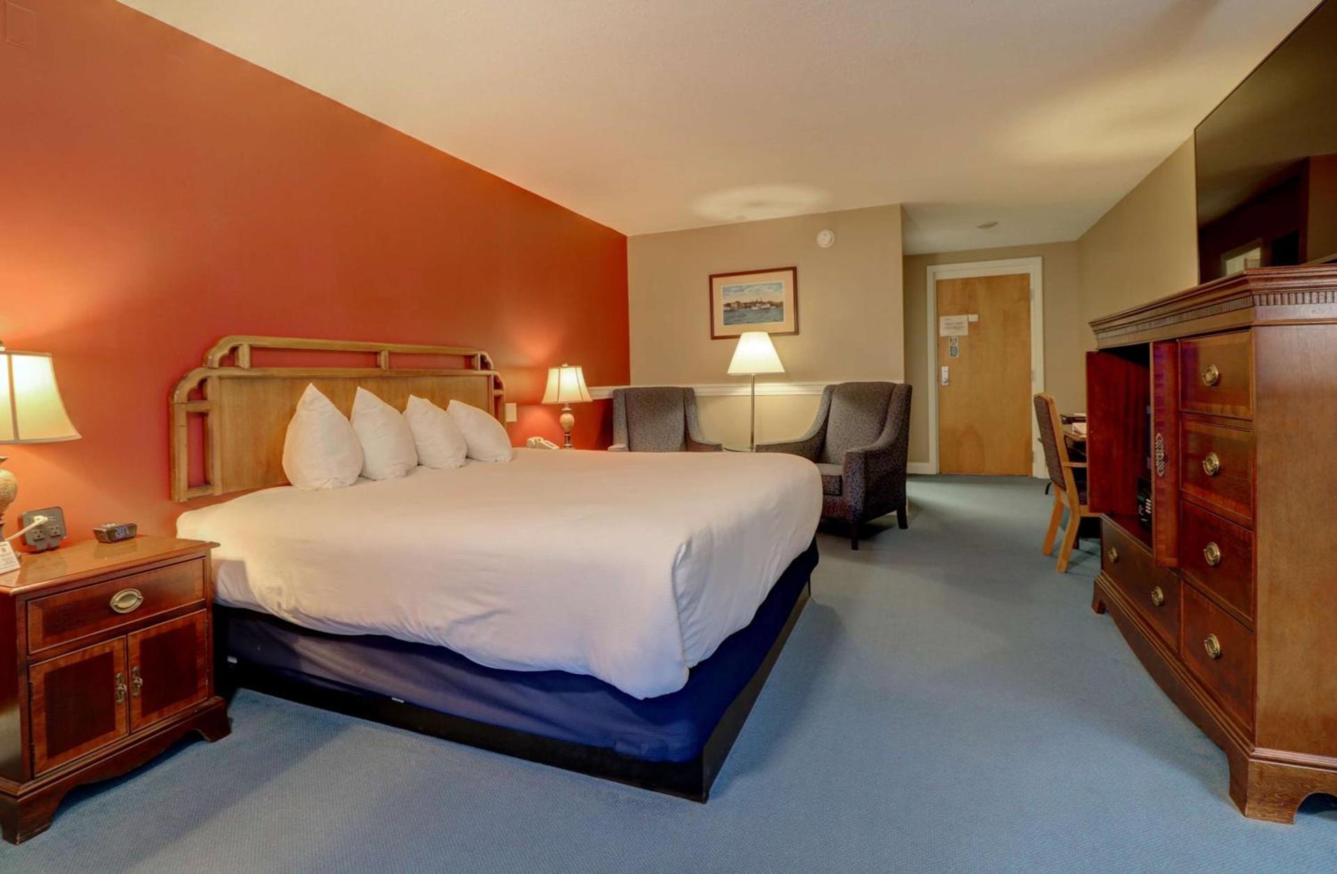 Fireside Inn & Suites Gilford photo 80