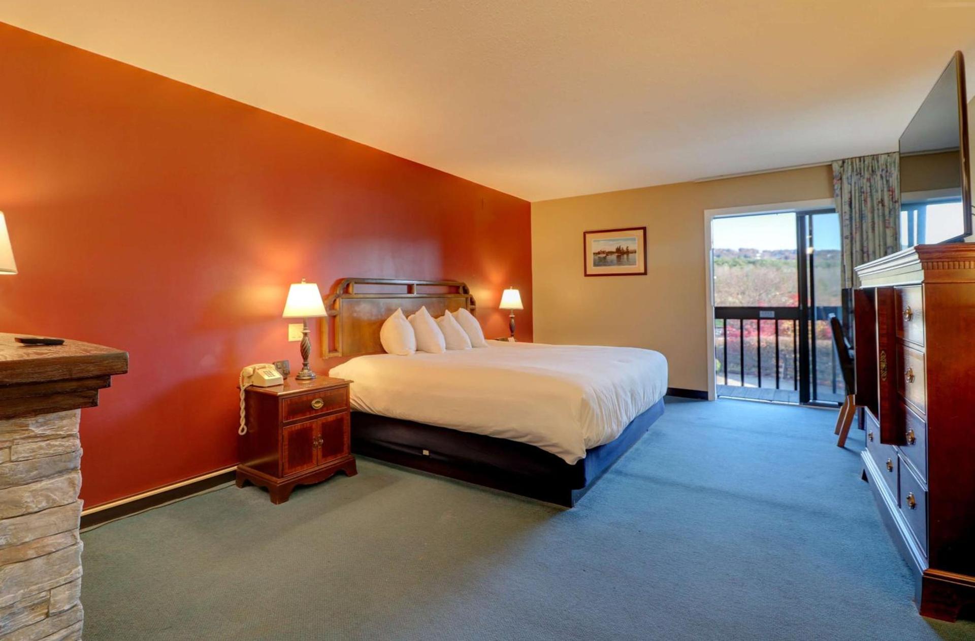 Fireside Inn & Suites Gilford photo 82