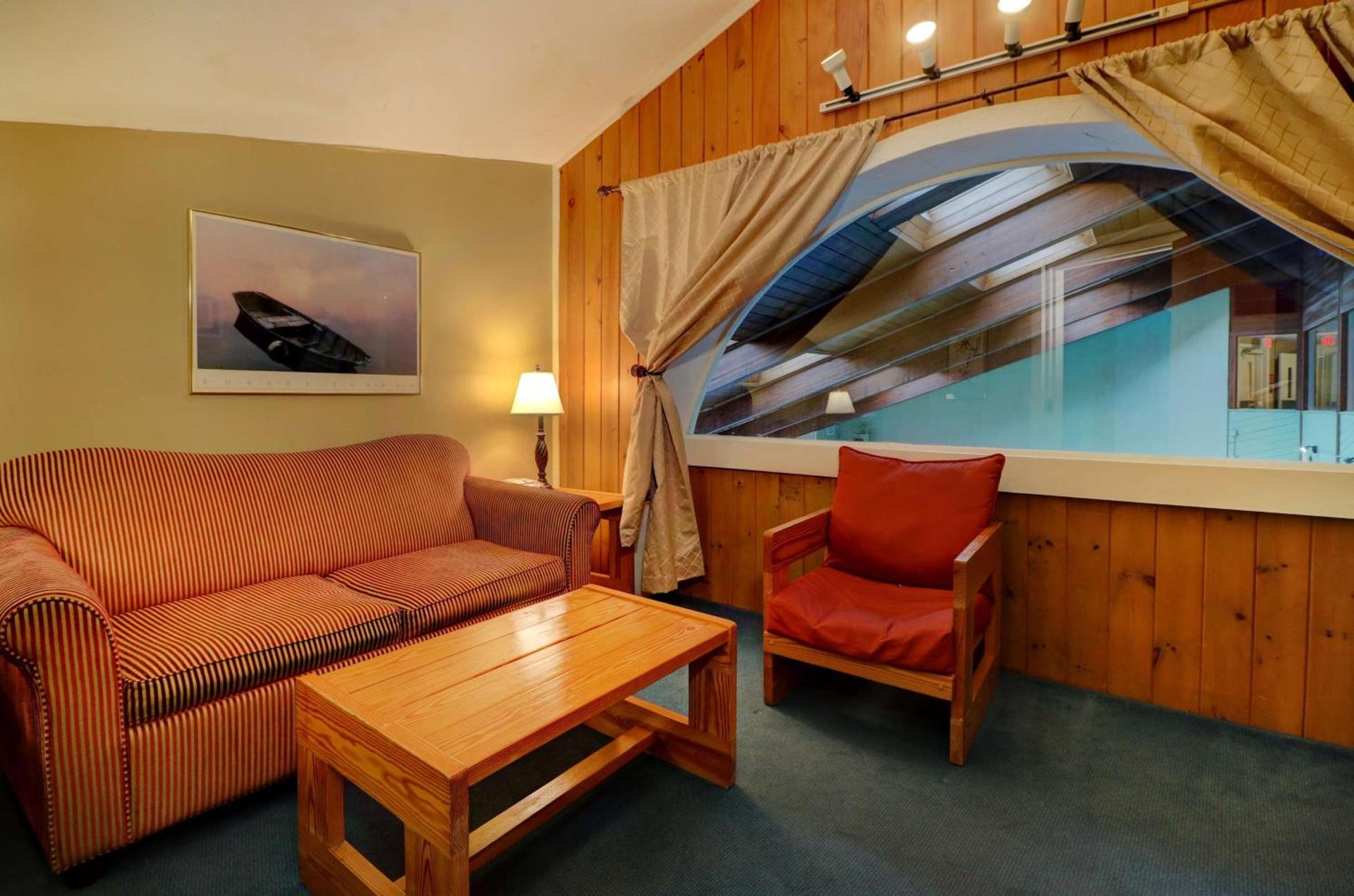 Fireside Inn & Suites Gilford photo 88