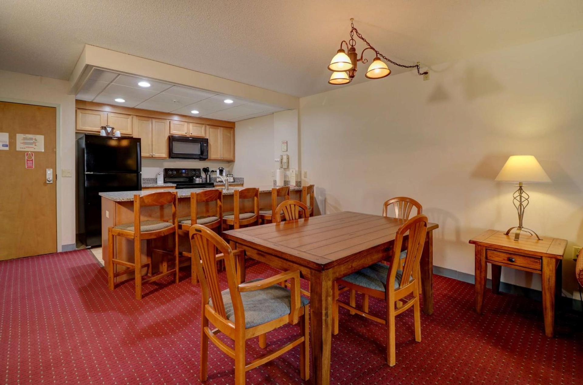Fireside Inn & Suites Gilford photo 96
