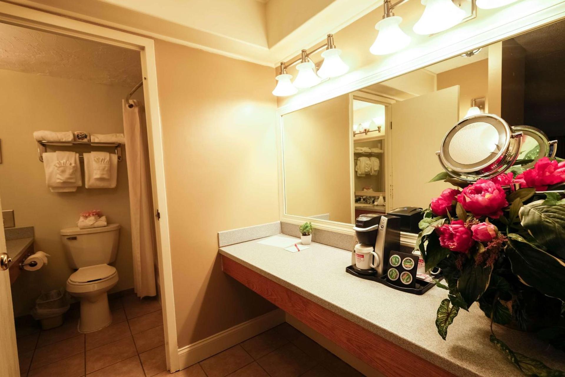 Fireside Inn & Suites West Lebanon photo 23