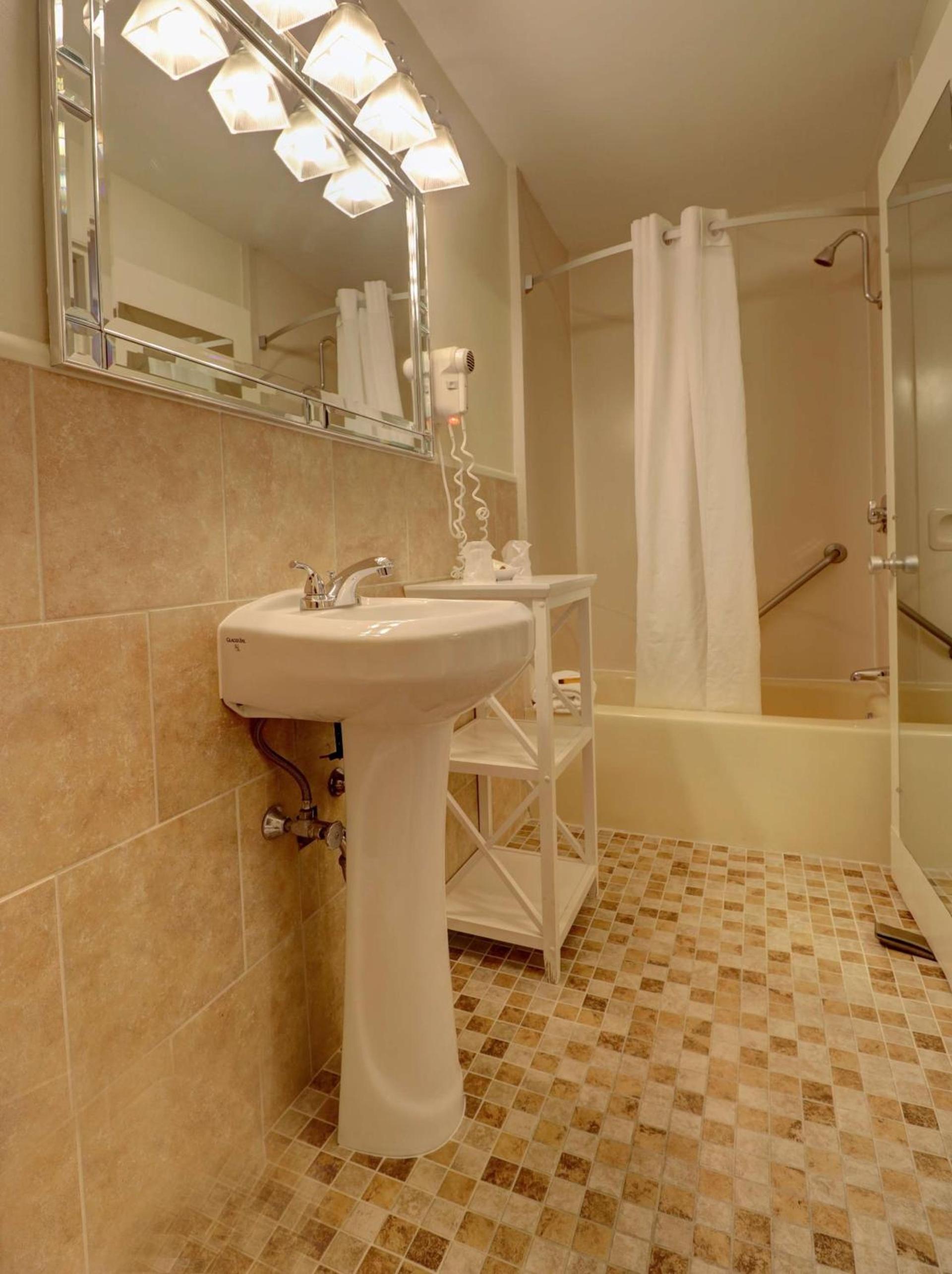 Senator Inn & Spa photo 67