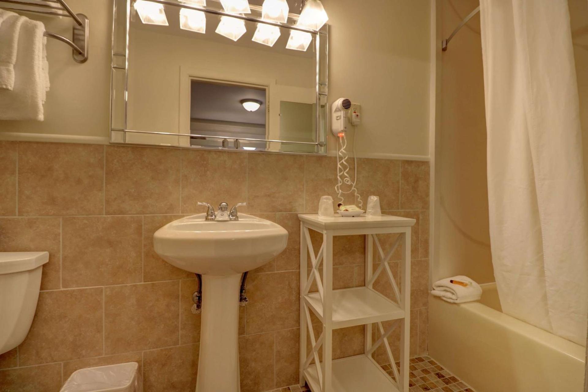 Senator Inn & Spa photo 37