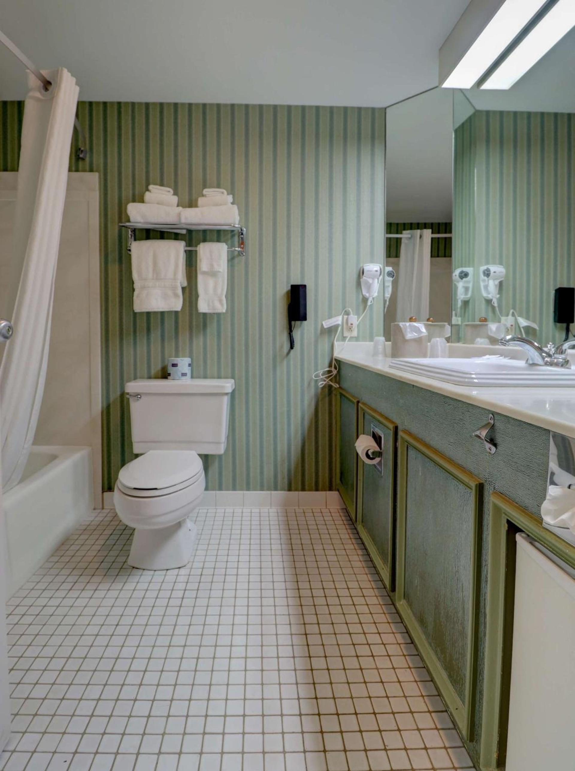 Senator Inn & Spa photo 35