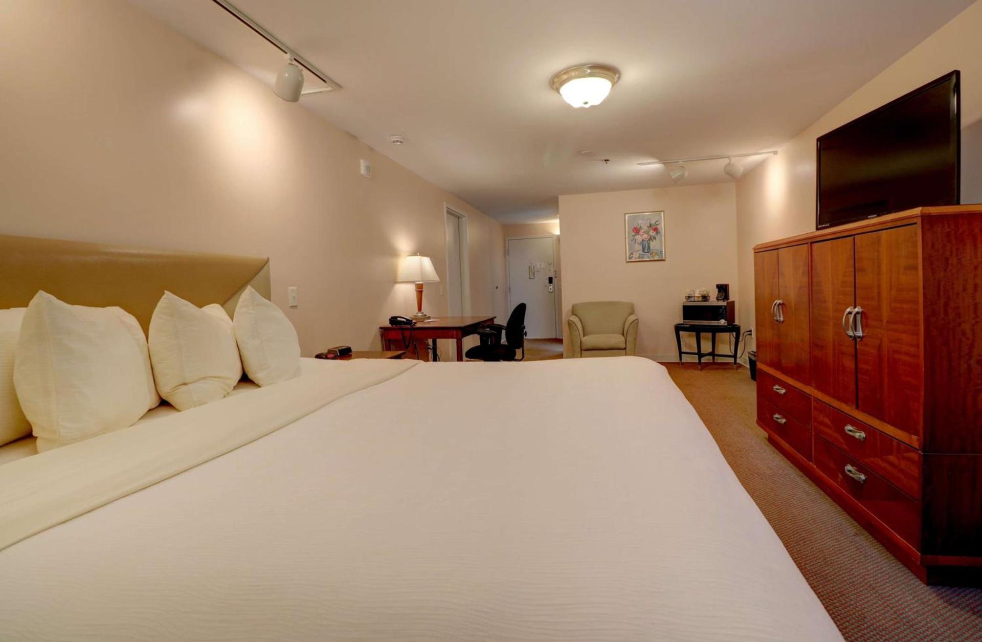 Senator Inn & Spa photo 39