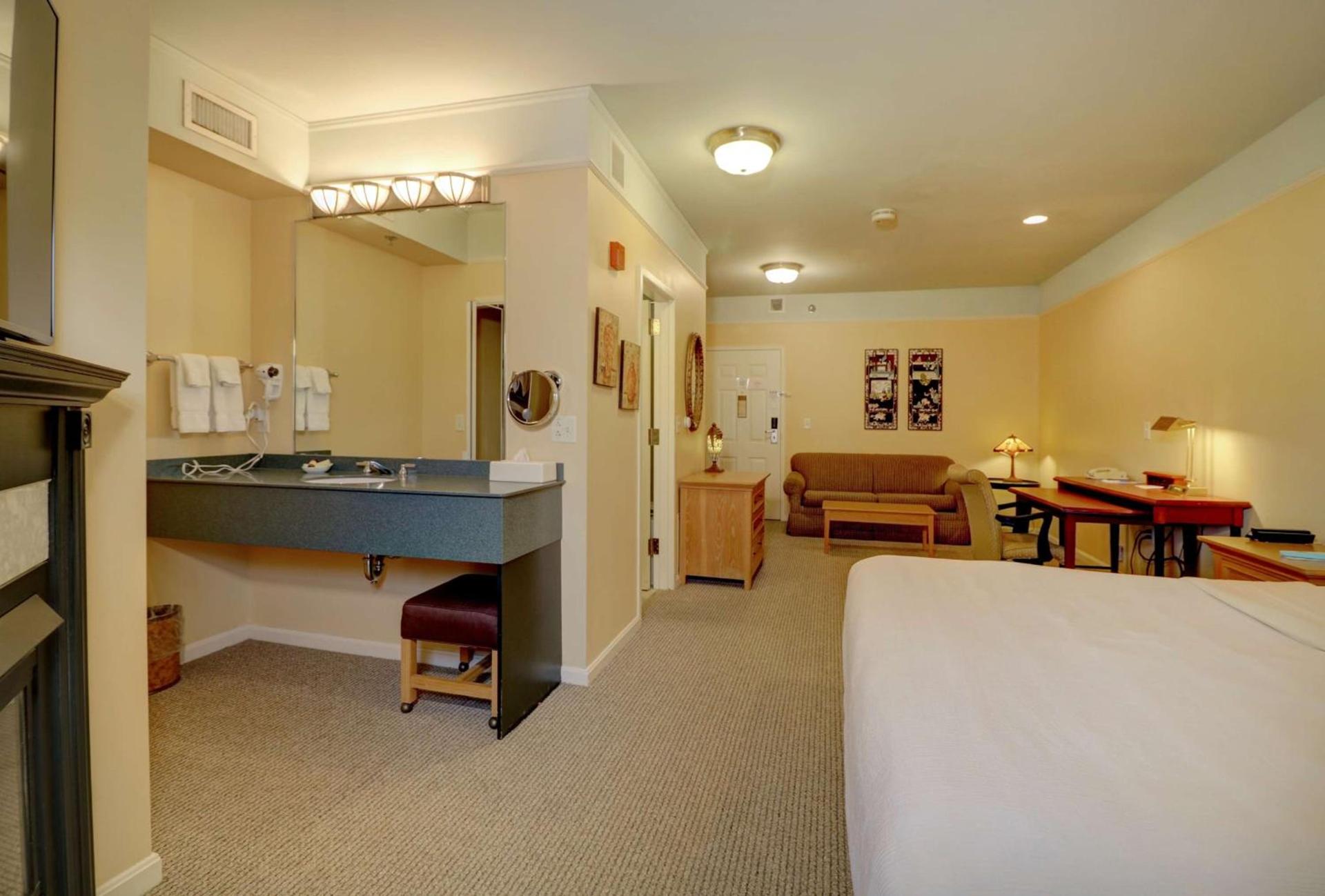 Senator Inn & Spa photo 28