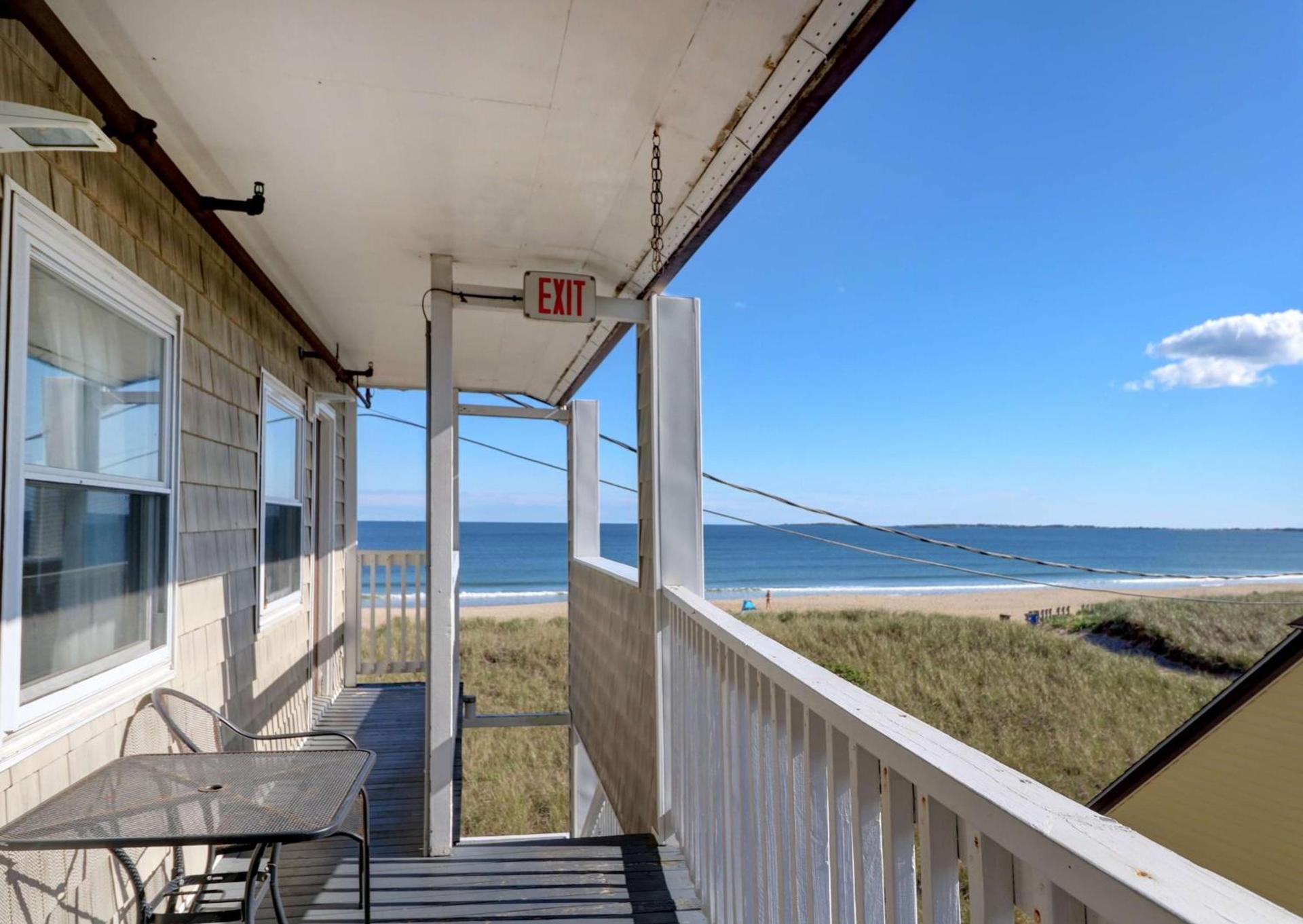 Waves Oceanfront Resort photo 8