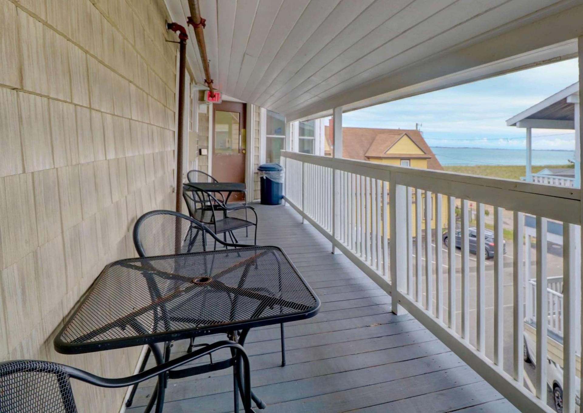 Waves Oceanfront Resort photo 7
