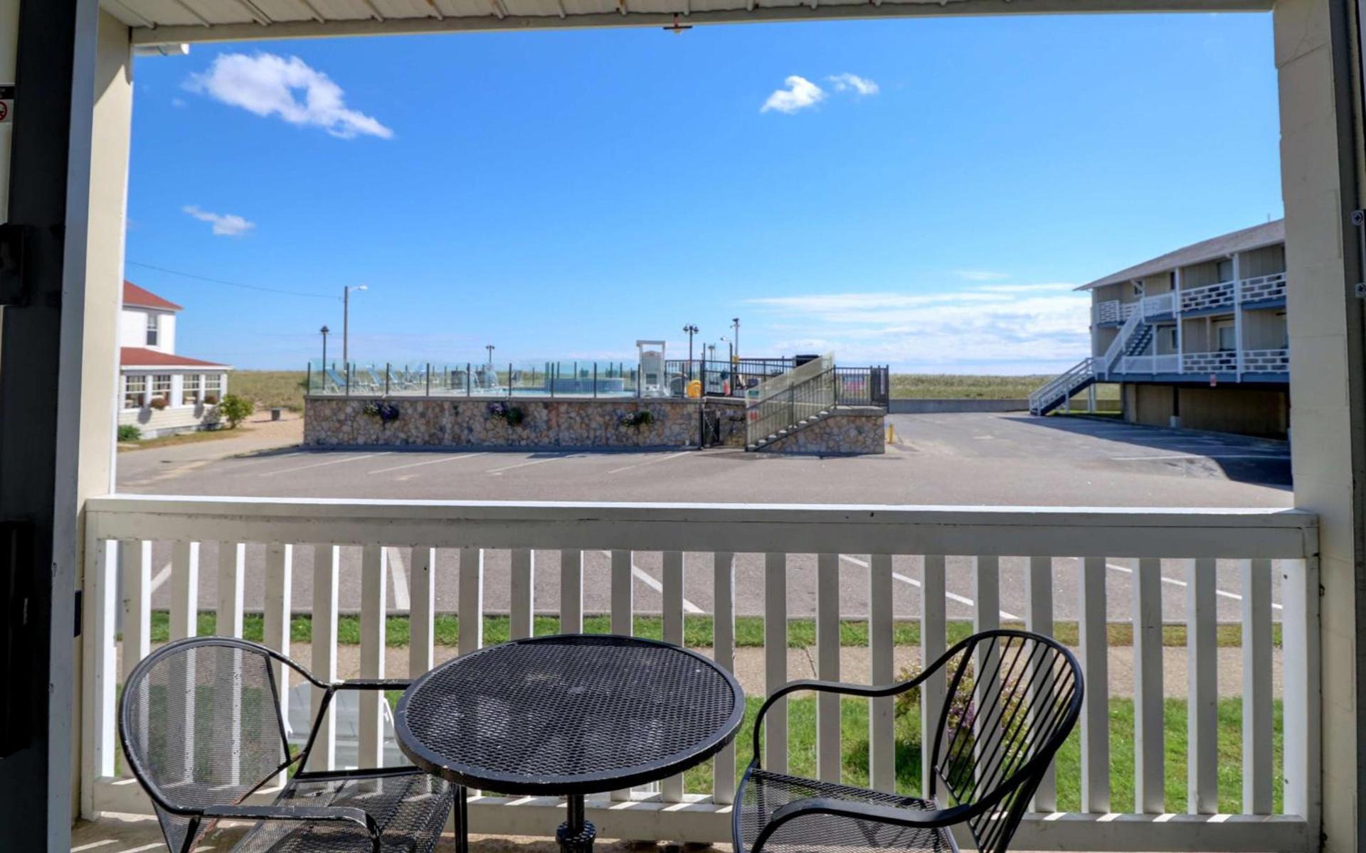 Waves Oceanfront Resort photo 9