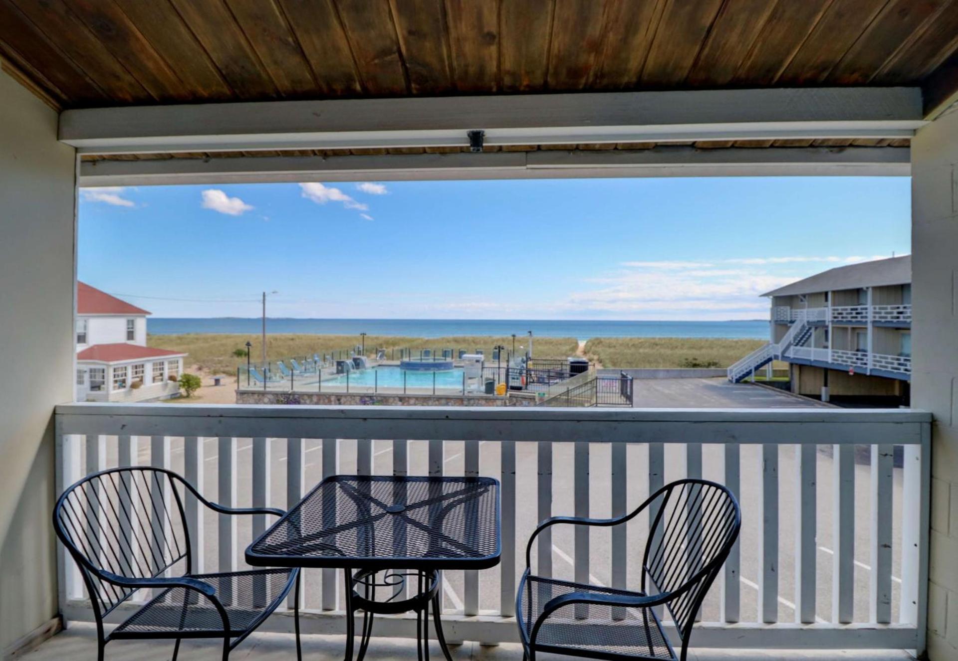 Waves Oceanfront Resort photo 57