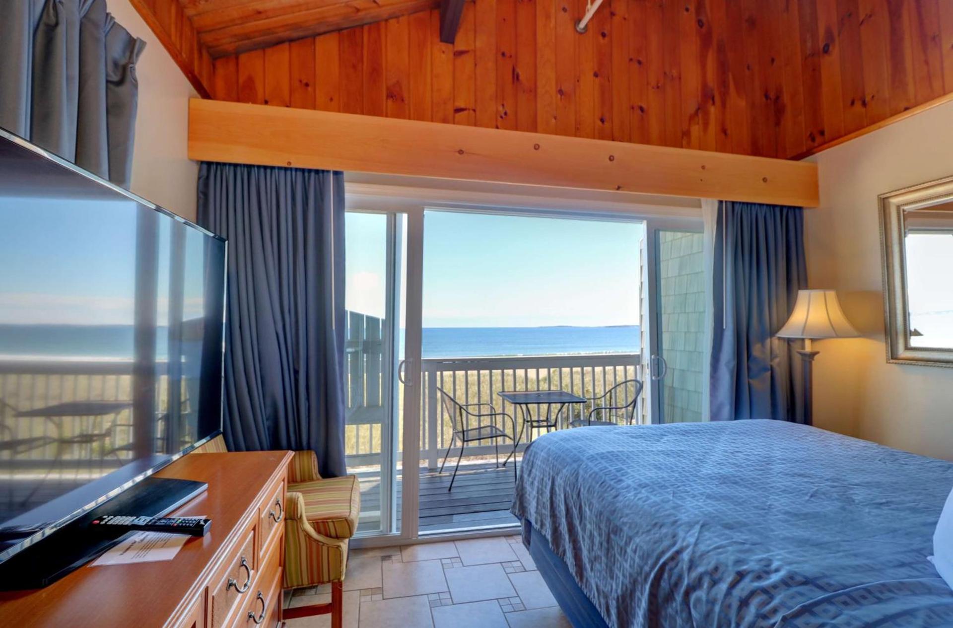 Waves Oceanfront Resort photo 68
