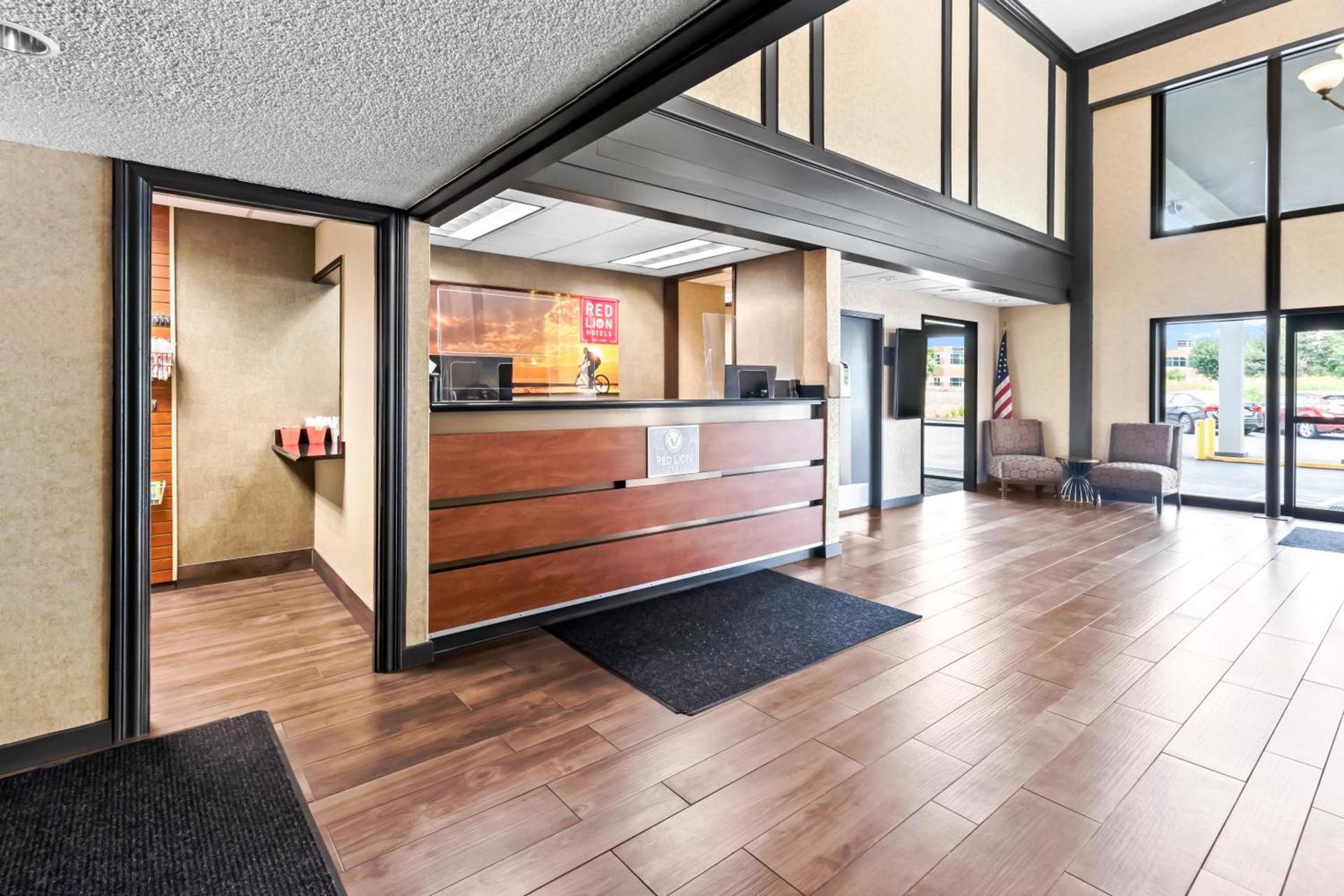 Red Lion Hotel Portland Airport photo 22