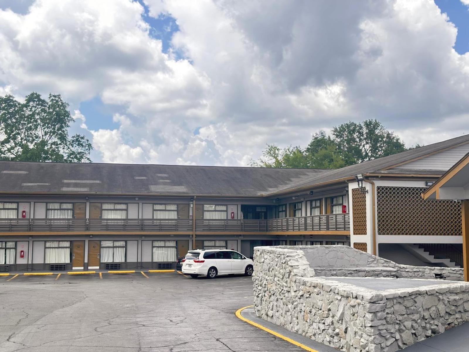 Budget Inn photo 4
