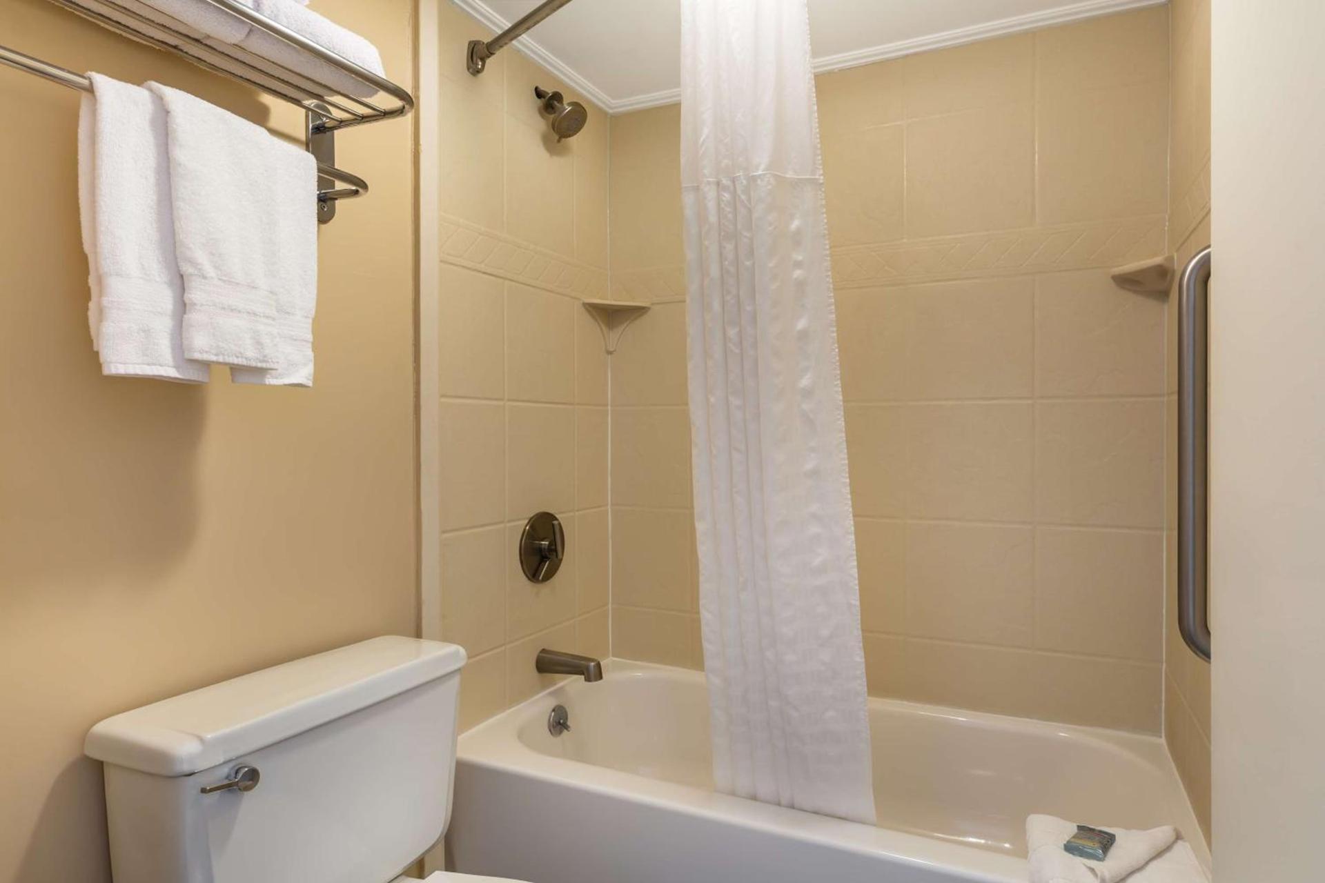 Best Western Braintree Inn photo 26