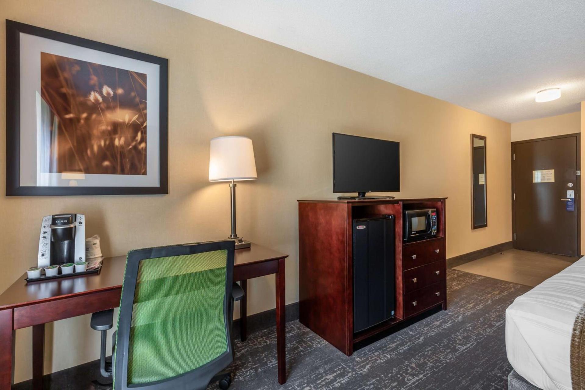 Best Western Braintree Inn photo 38