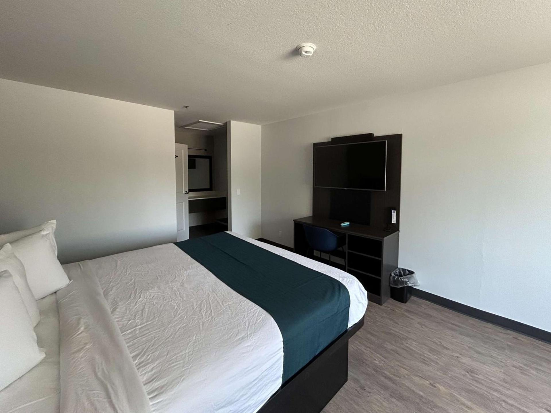 Motel 6 Lake Elsinore, CA photo 5
