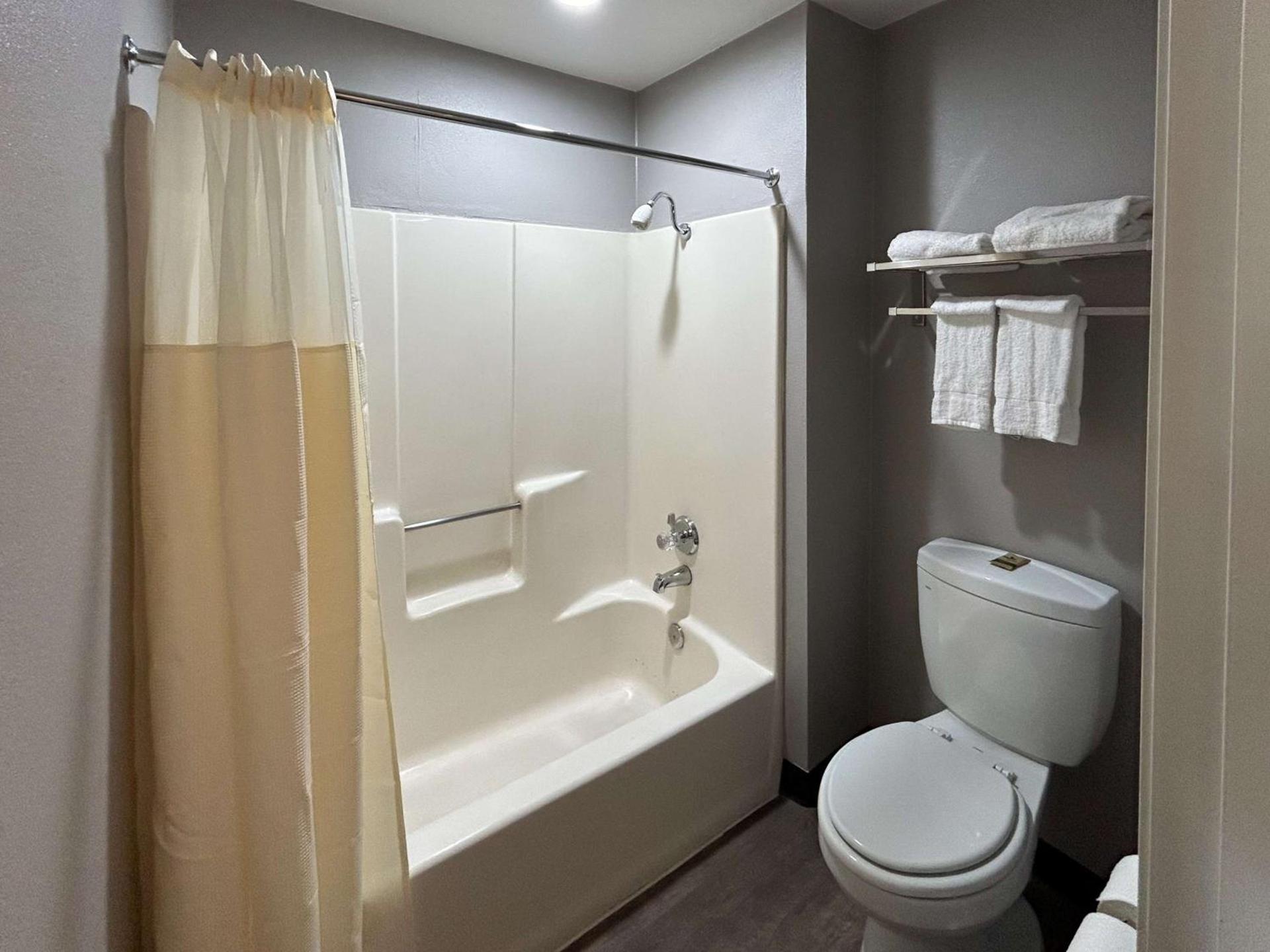 Motel 6 Lake Elsinore, CA photo 7