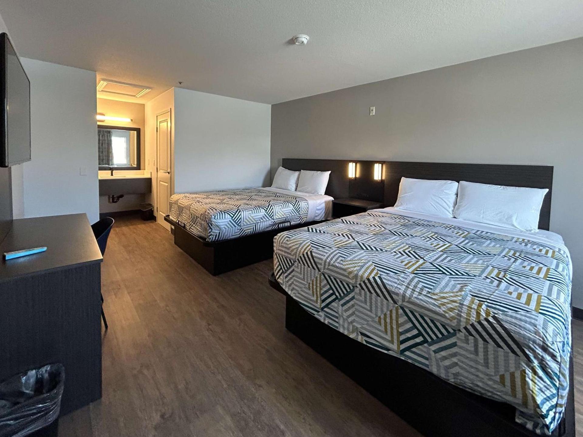 Motel 6 Lake Elsinore, CA photo 9