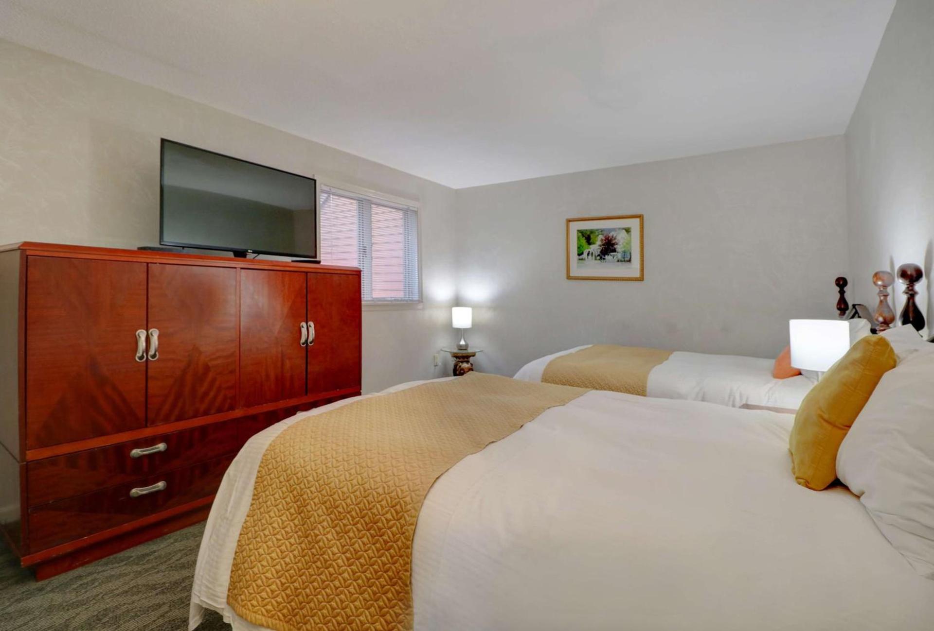 Nordic Village Condominium Resort photo 56