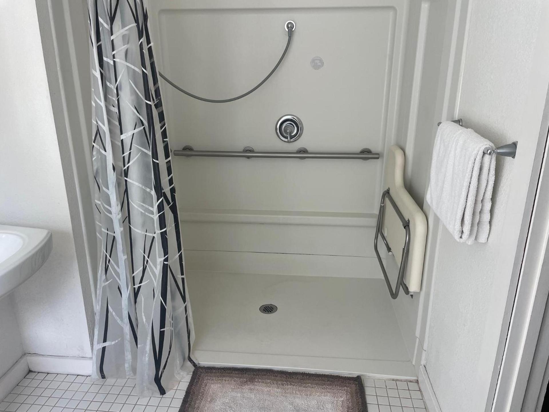 Guerneville Lodge photo 17
