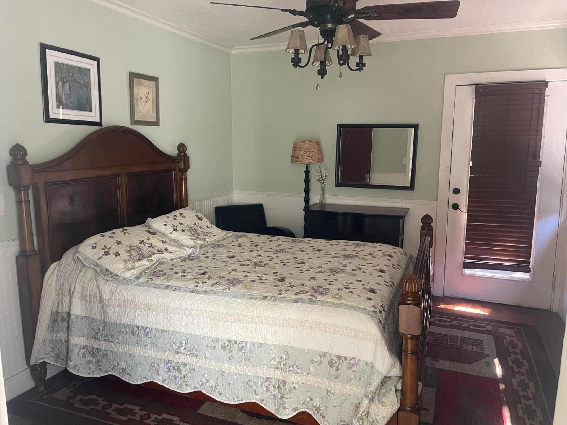 Guerneville Lodge photo 18
