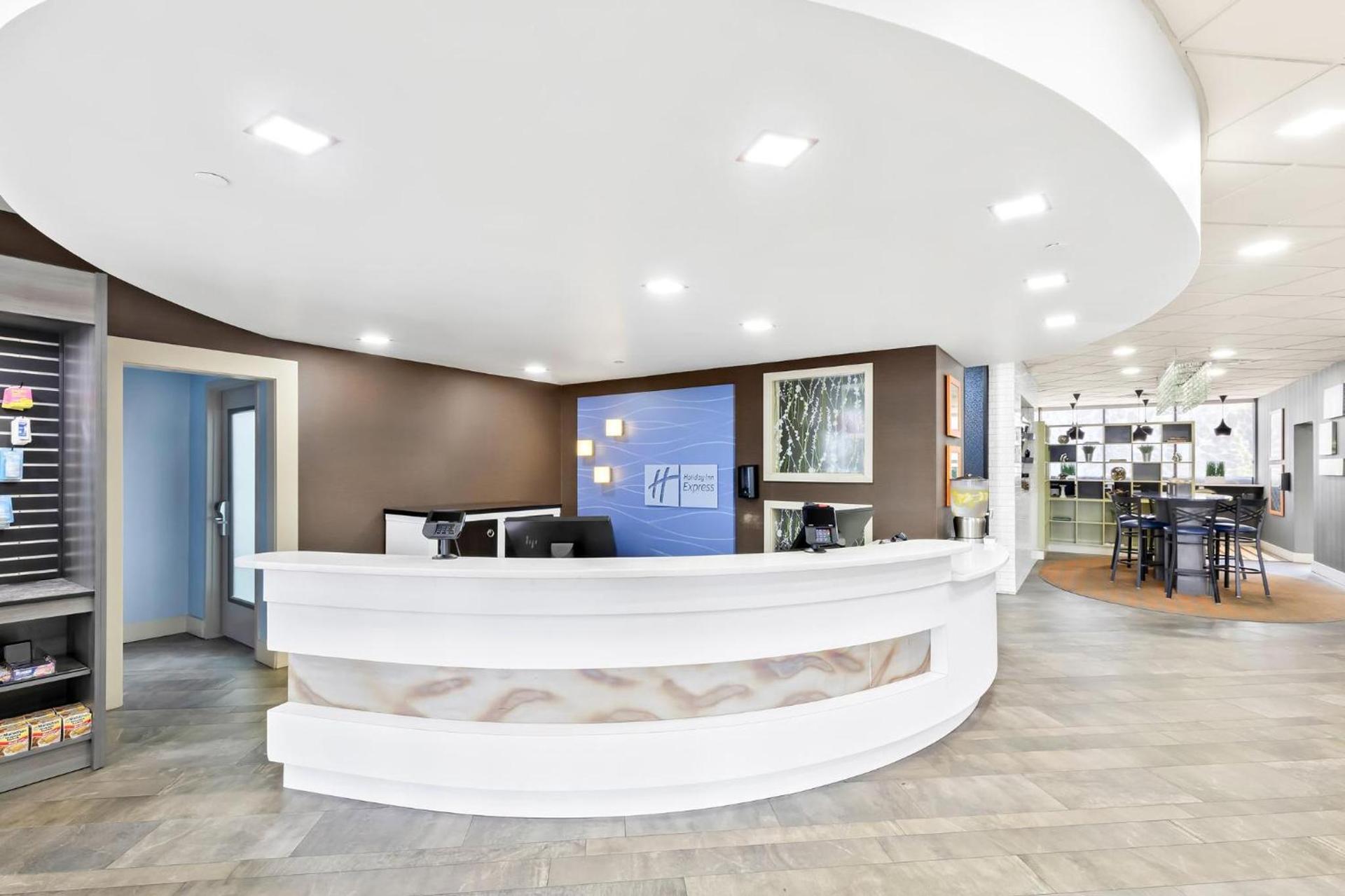 Holiday Inn Express Atlanta Galleria-Ballpark Area by IHG photo 8