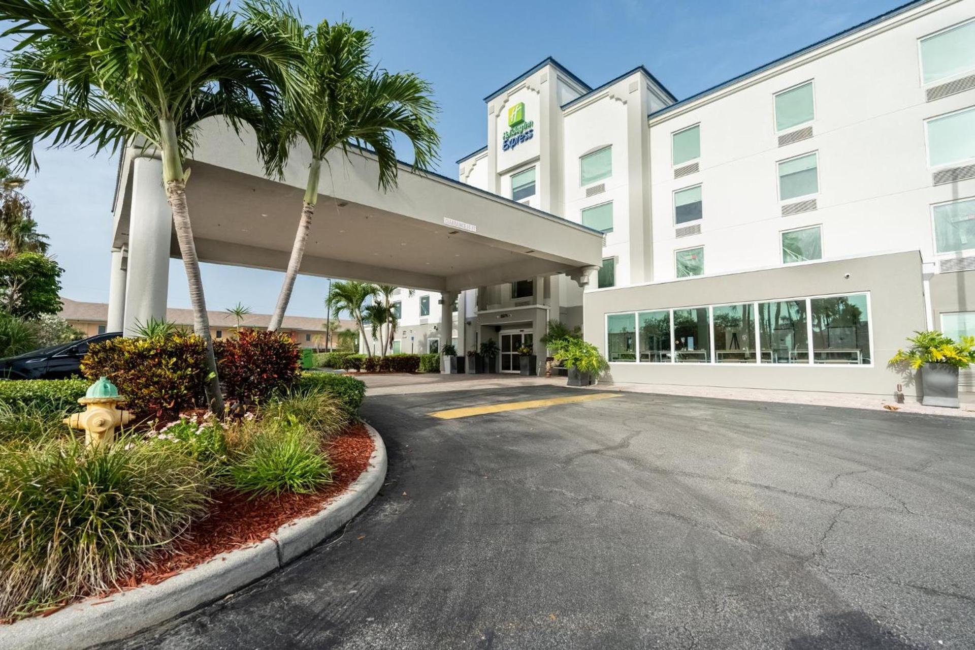 Holiday Inn Express Hotel & Suites Cocoa Beach by IHG photo 48