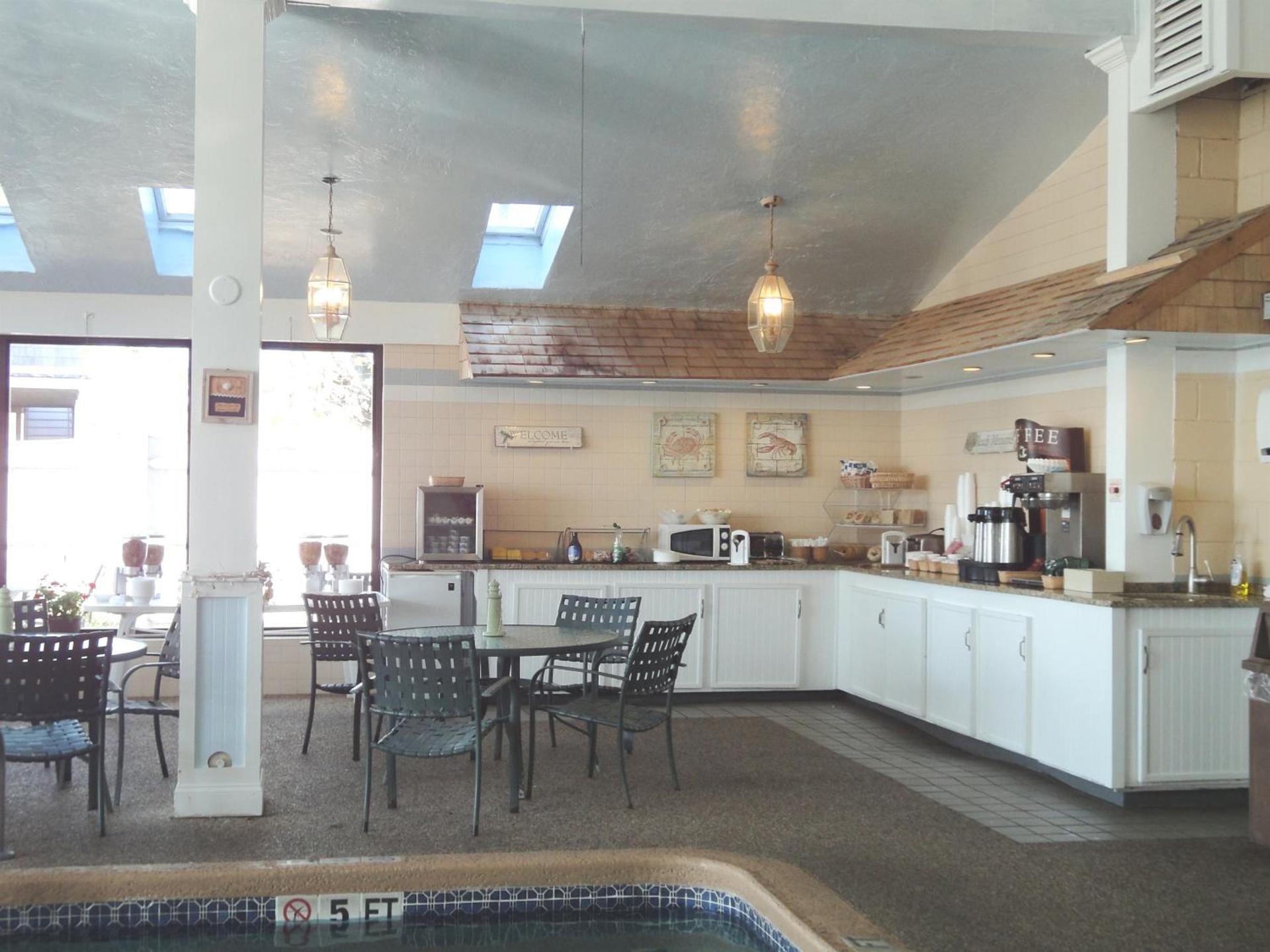 Hyannis Travel Inn photo 14