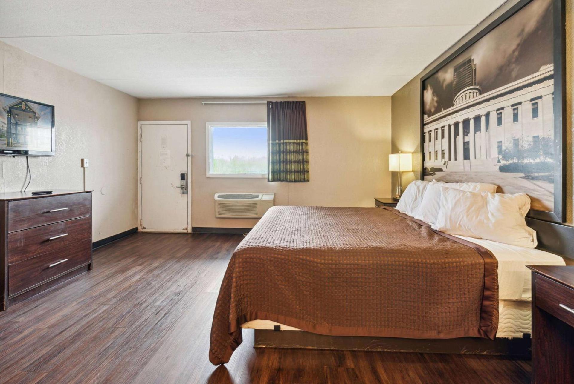Super 8 by Wyndham Millbury/Toledo photo 38