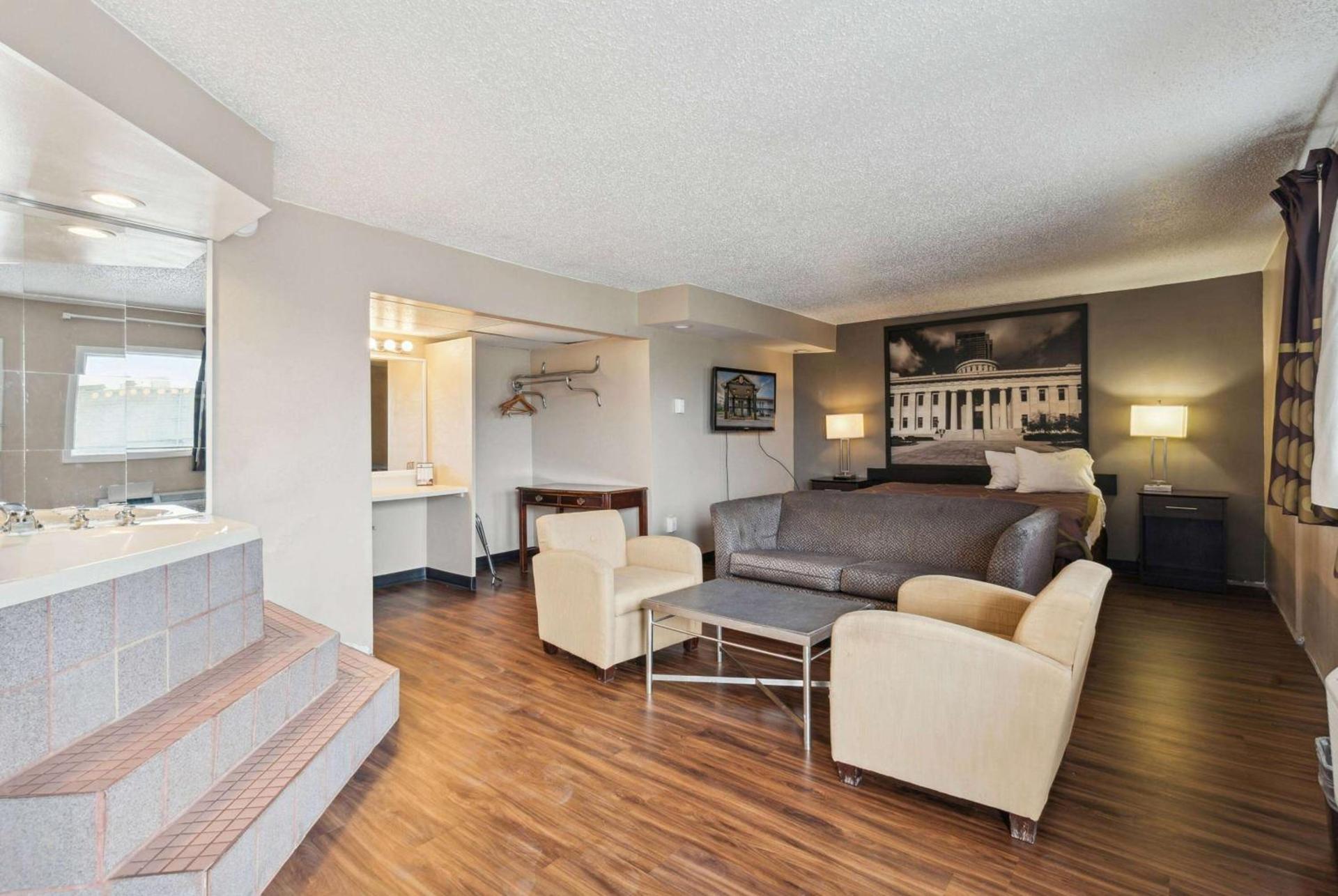 Super 8 by Wyndham Millbury/Toledo photo 39