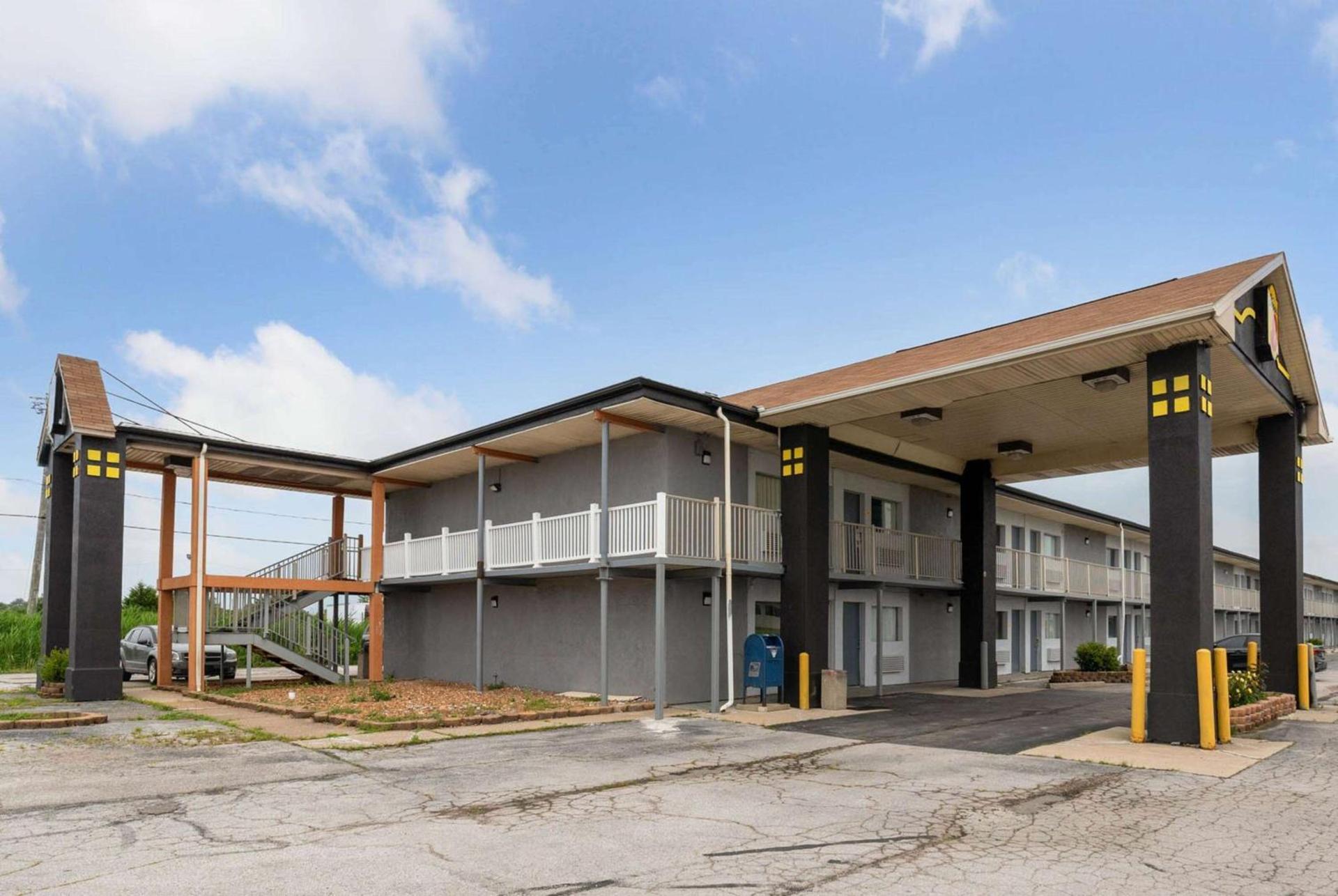 Super 8 by Wyndham Millbury/Toledo photo 43
