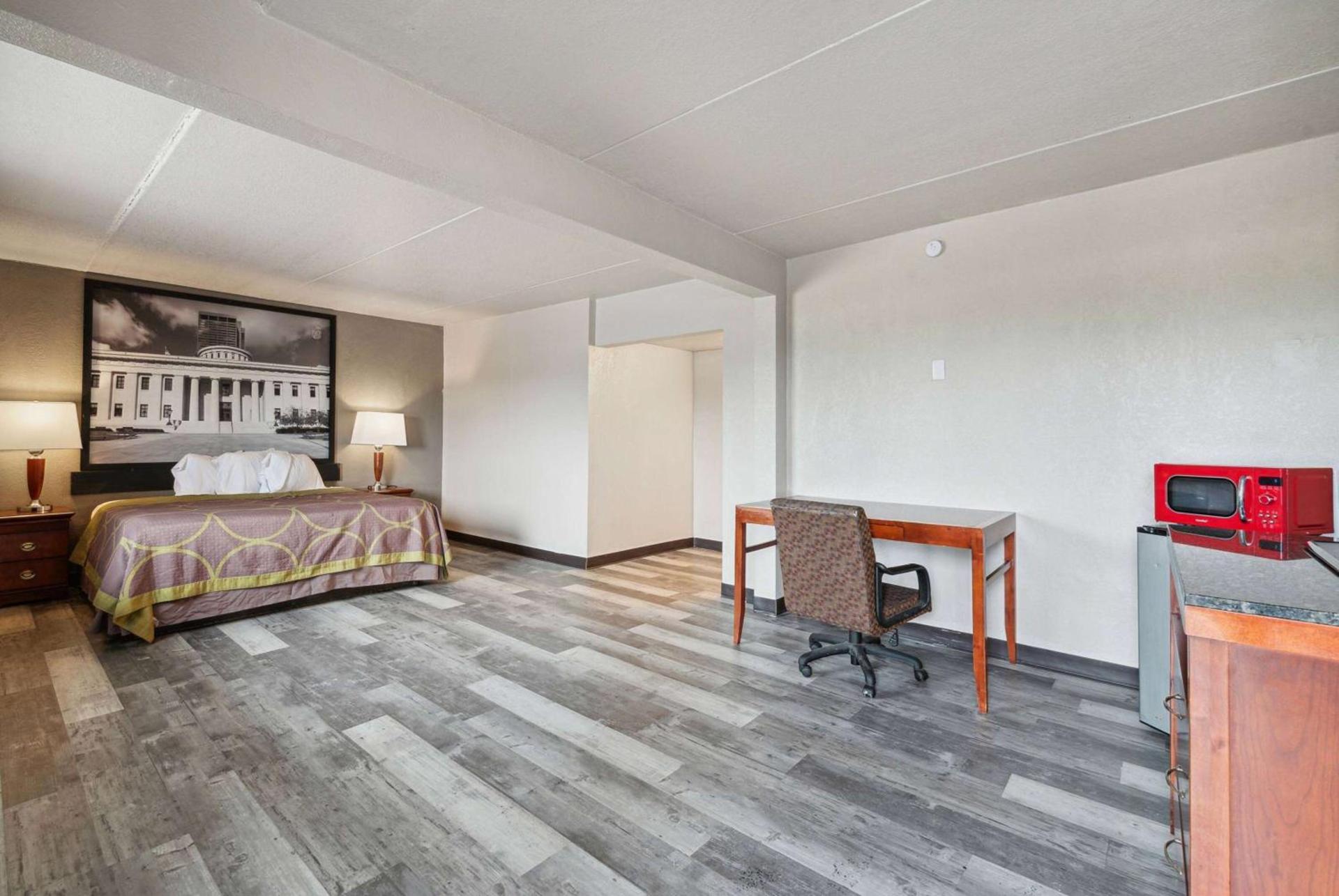 Super 8 by Wyndham Millbury/Toledo photo 40