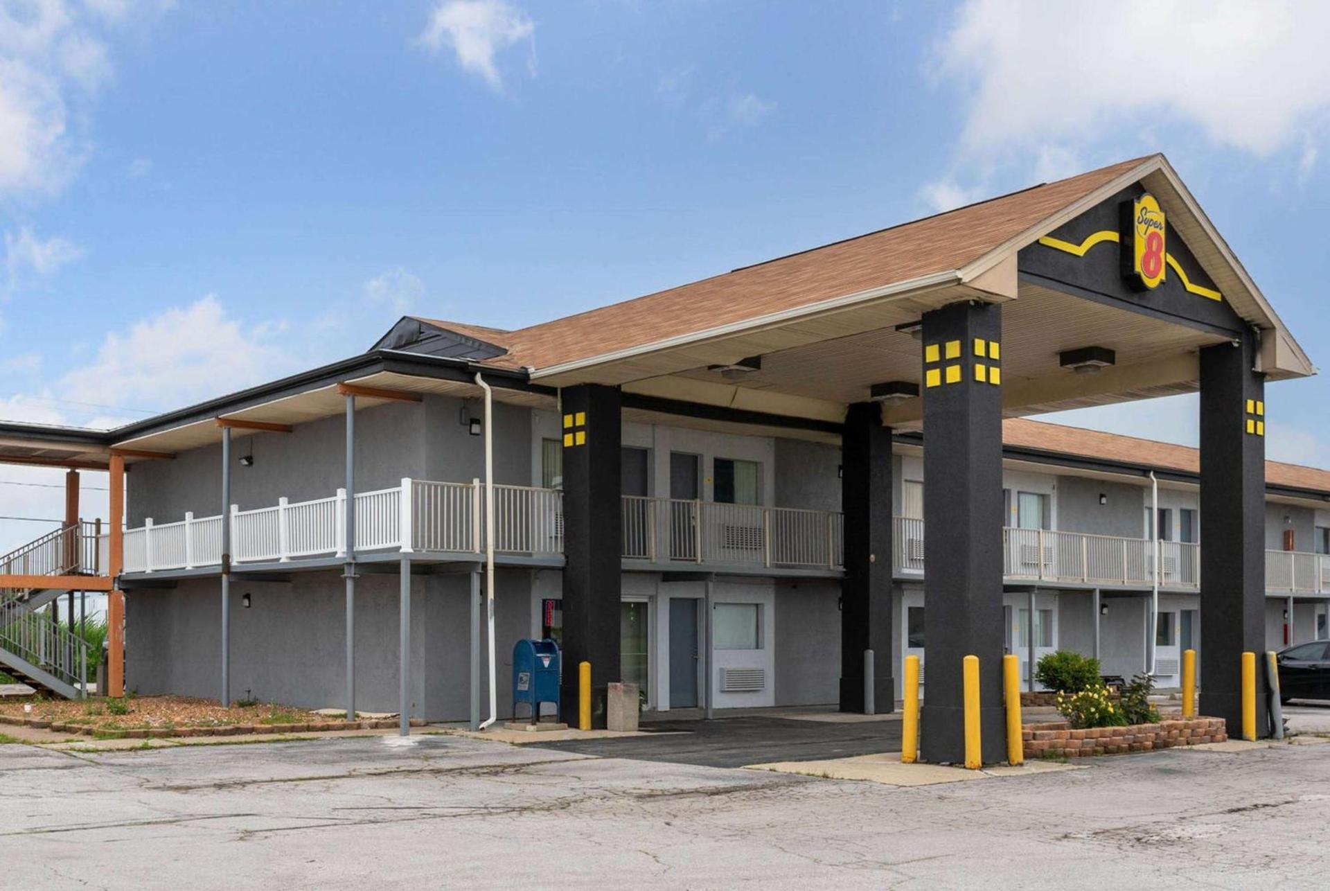 Super 8 by Wyndham Millbury/Toledo photo 46