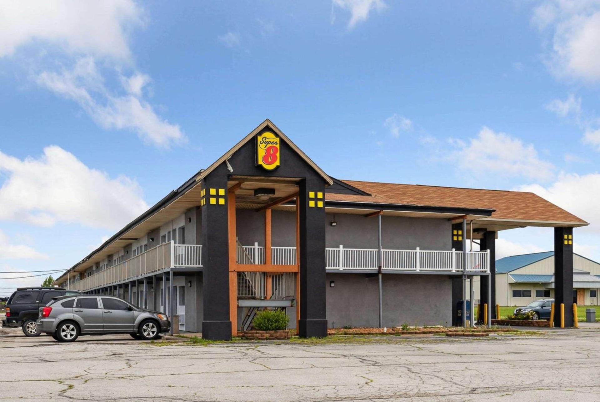 Super 8 by Wyndham Millbury/Toledo photo 47