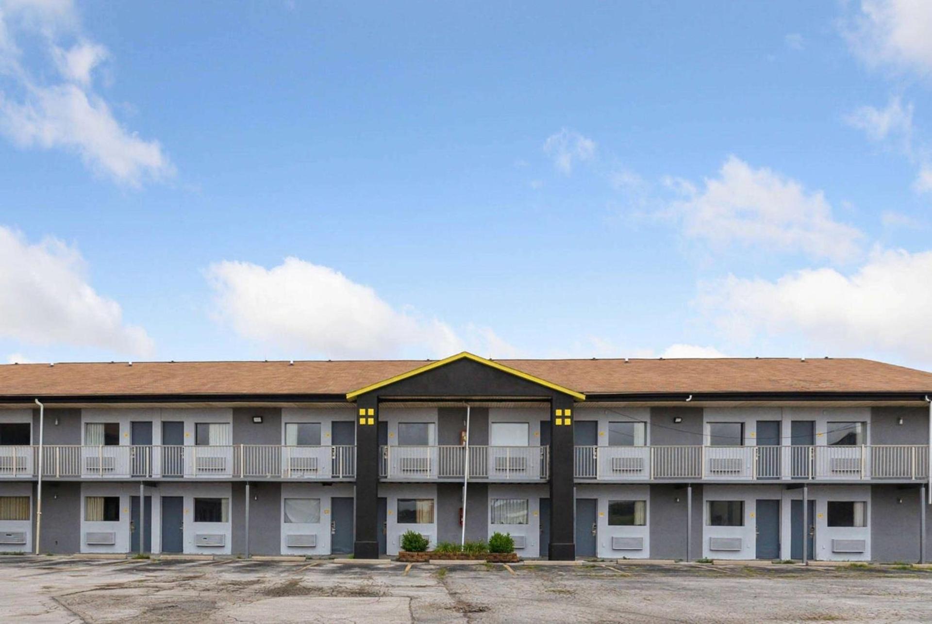 Super 8 by Wyndham Millbury/Toledo photo 48