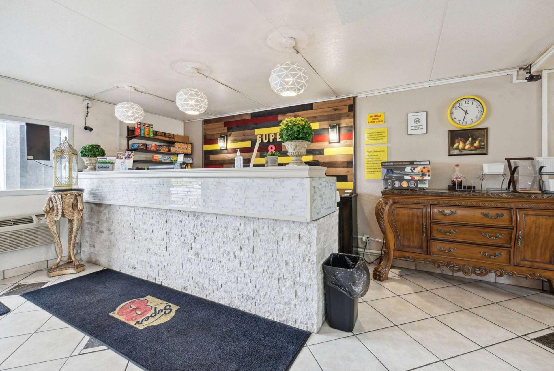 Super 8 by Wyndham Millbury/Toledo photo 51