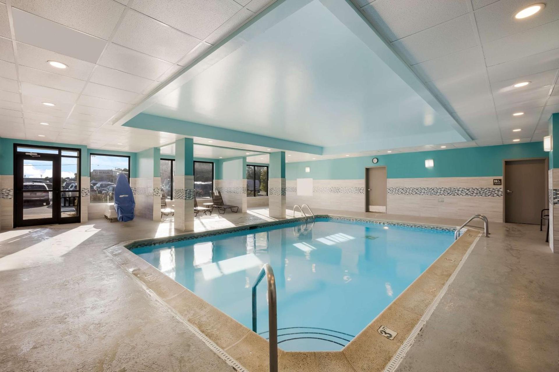 Hampton Inn McHenry photo 6