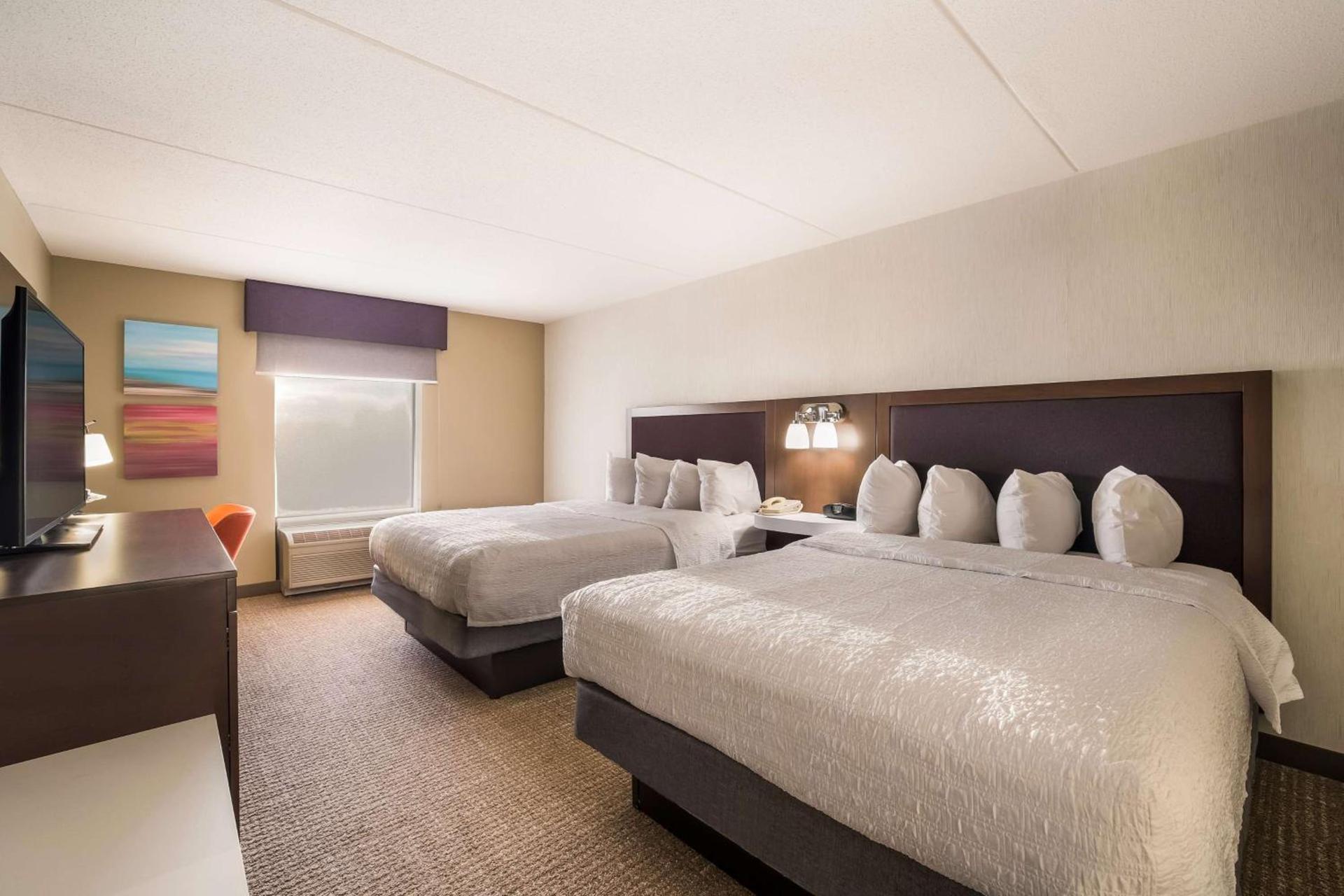 Hampton Inn McHenry photo 25