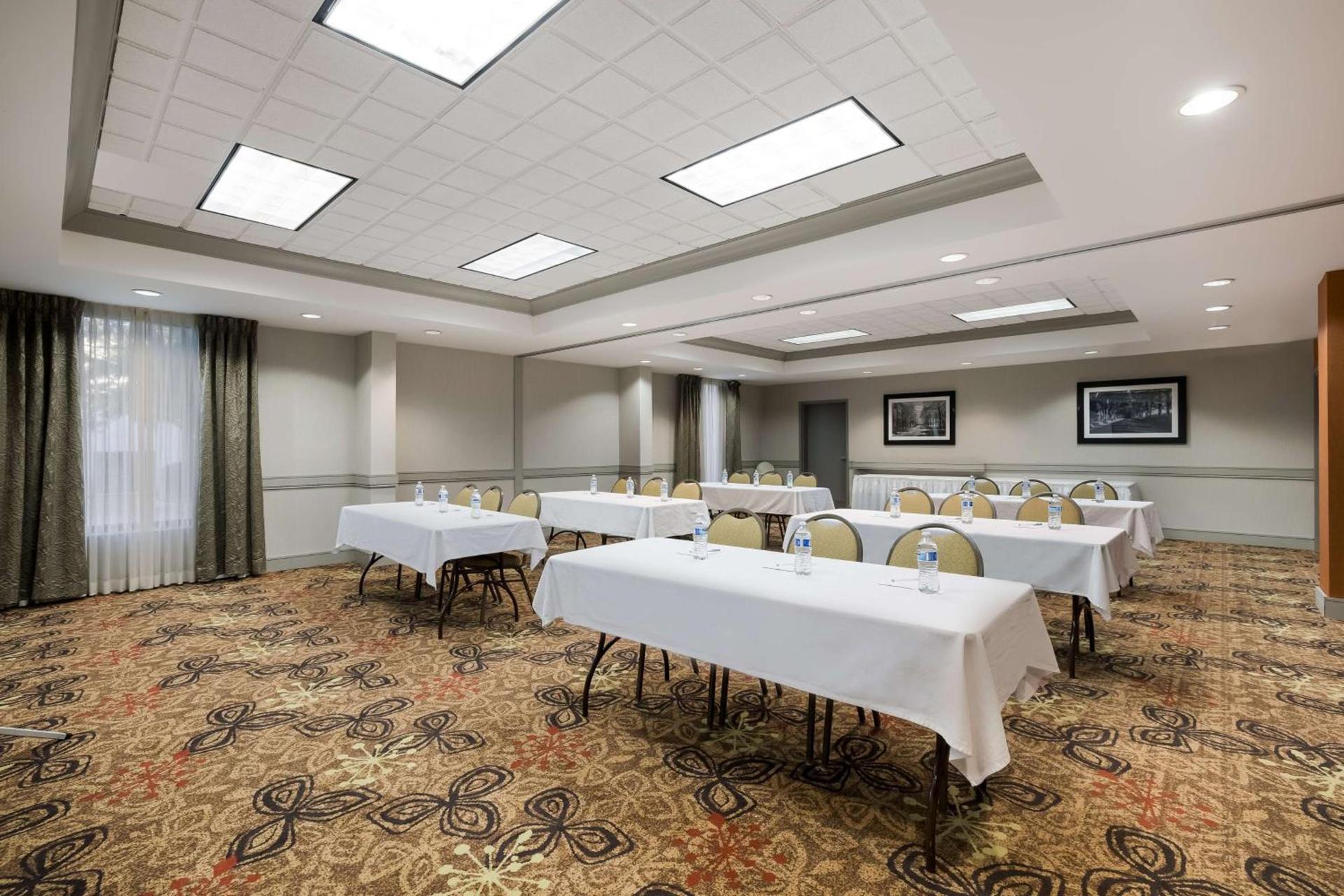 Hampton Inn McHenry photo 35