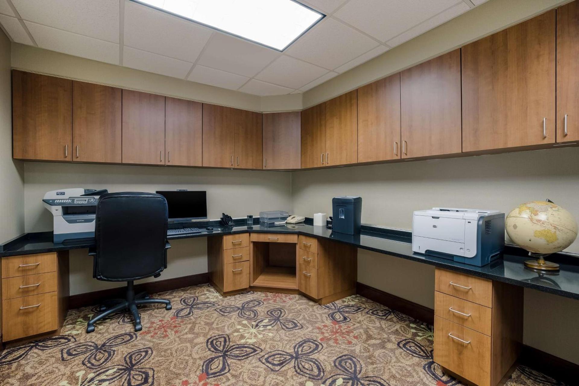 Hampton Inn McHenry photo 38