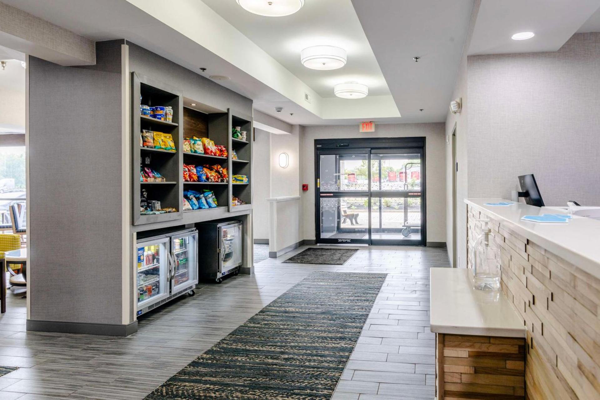 Hampton Inn Springfield photo 33
