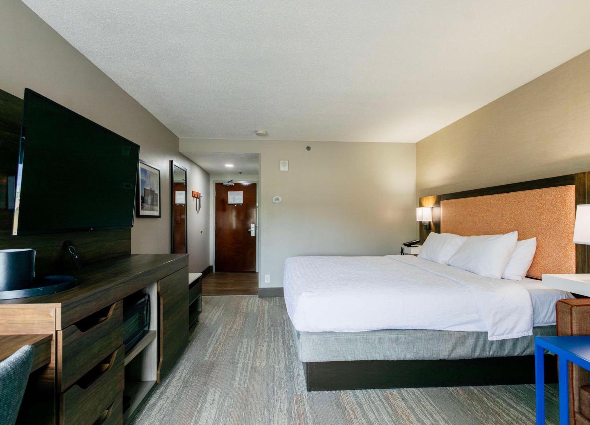 Hampton Inn Springfield photo 30