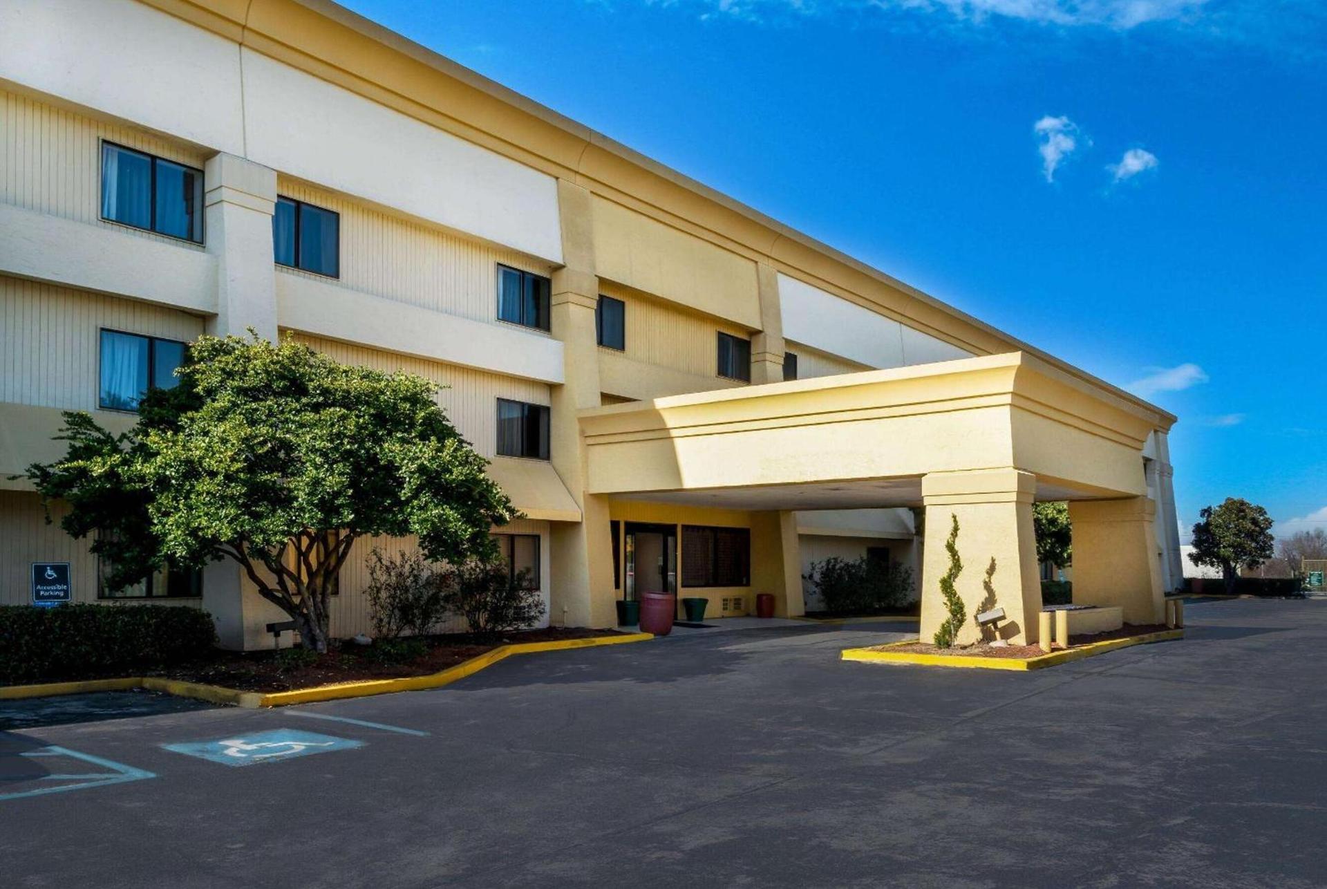 Baymont by Wyndham Meridian — hotel in Meridian