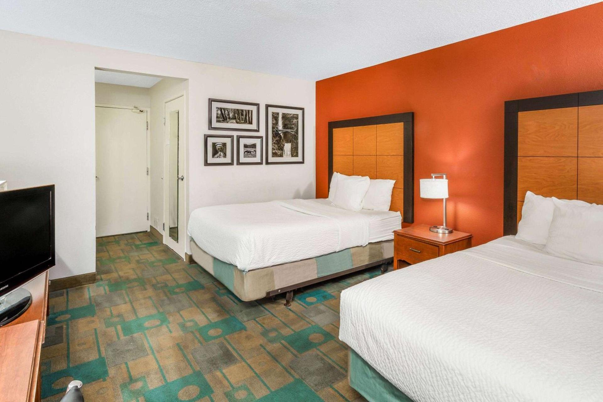 Baymont by Wyndham Meridian photo 10
