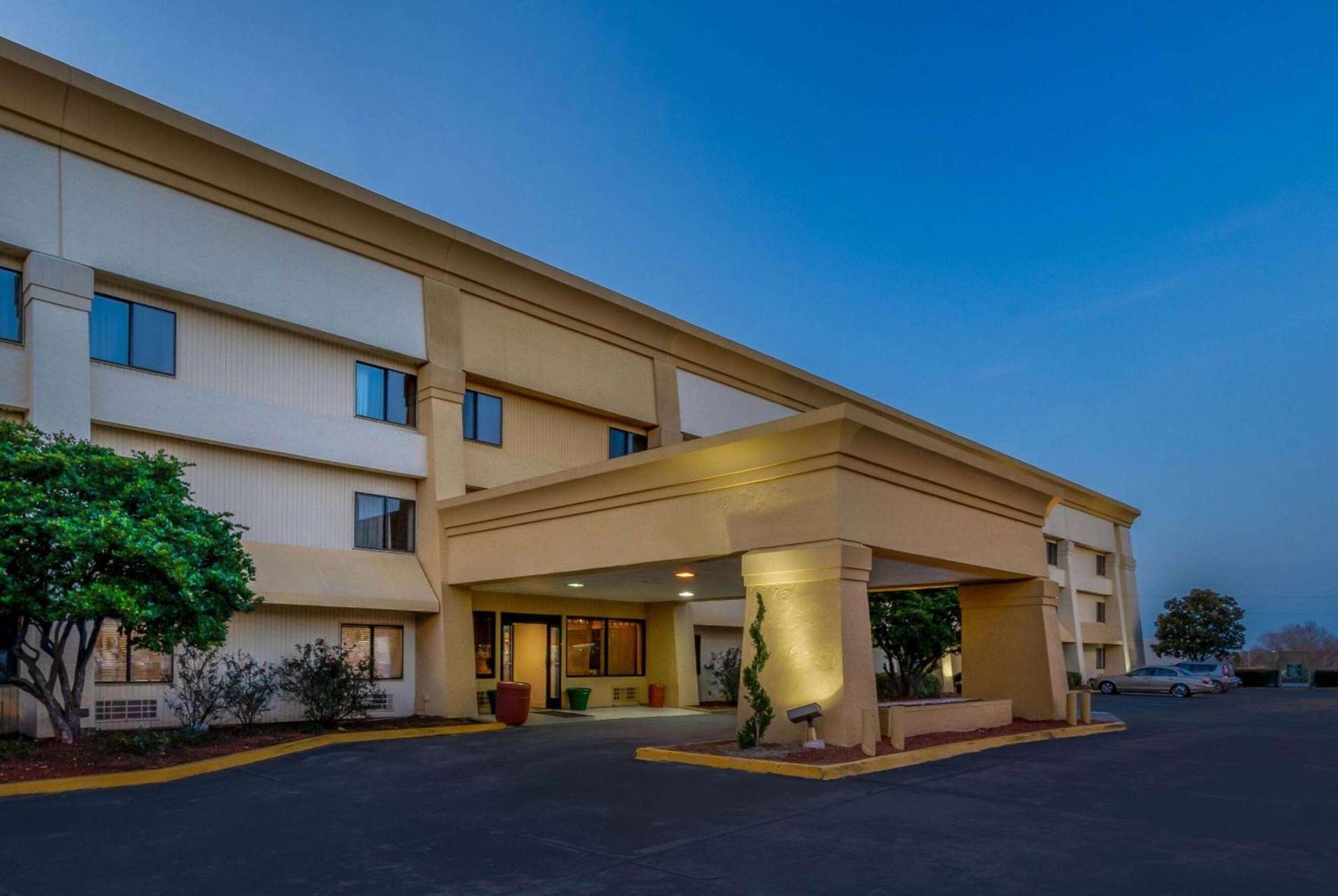 Baymont by Wyndham Meridian photo 4