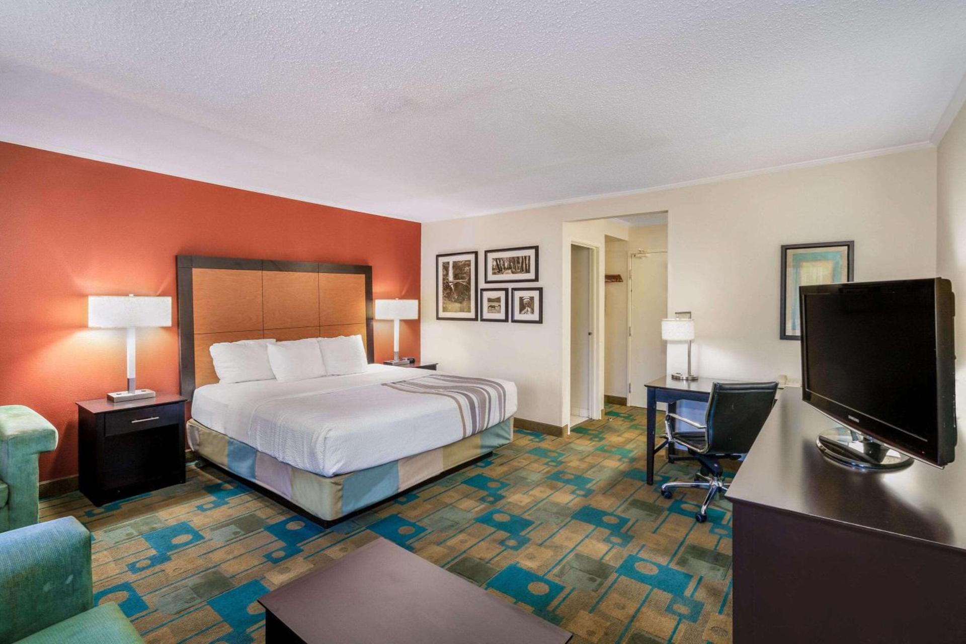 Baymont by Wyndham Meridian photo 15