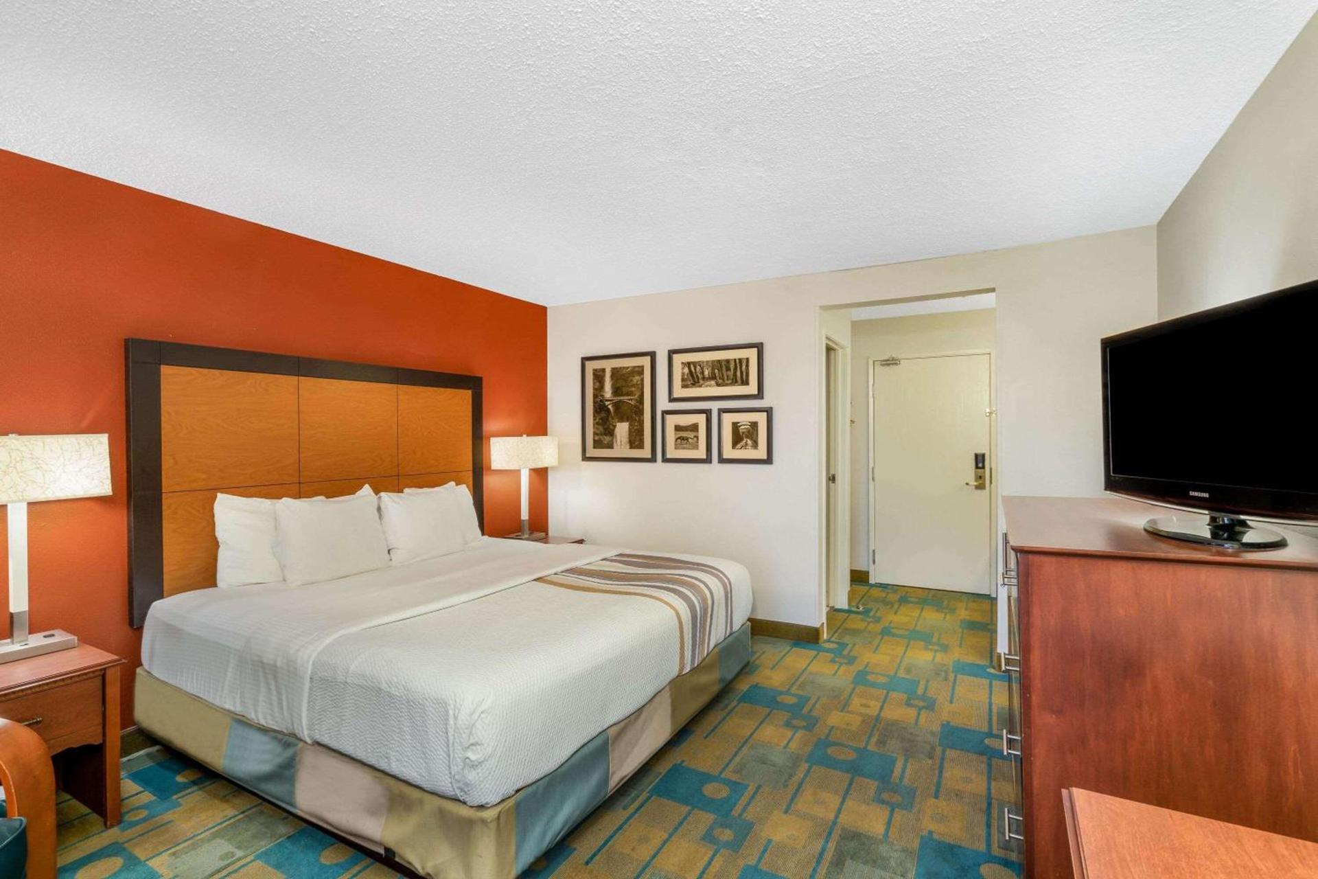 Baymont by Wyndham Meridian photo 14