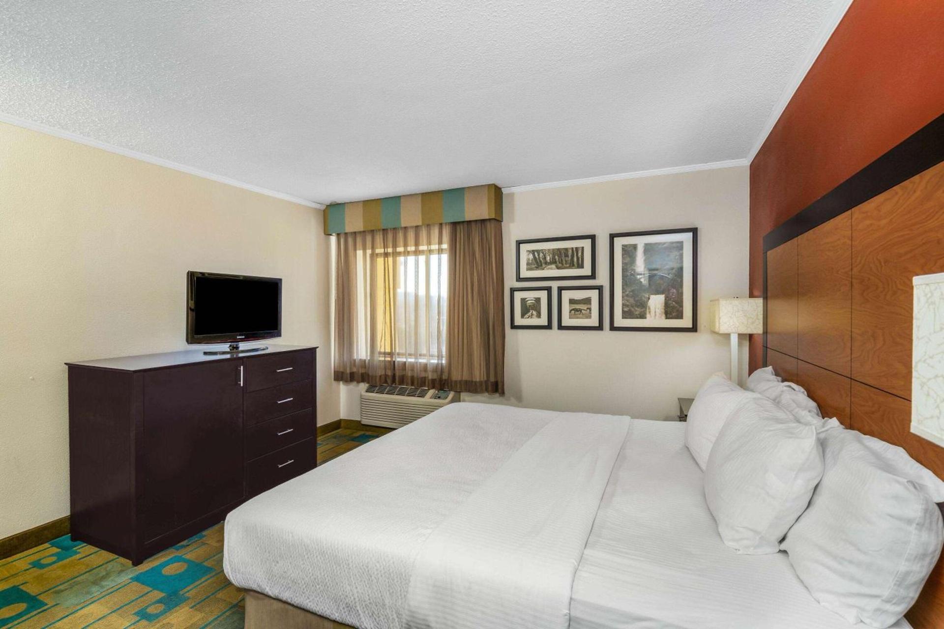 Baymont by Wyndham Meridian photo 17